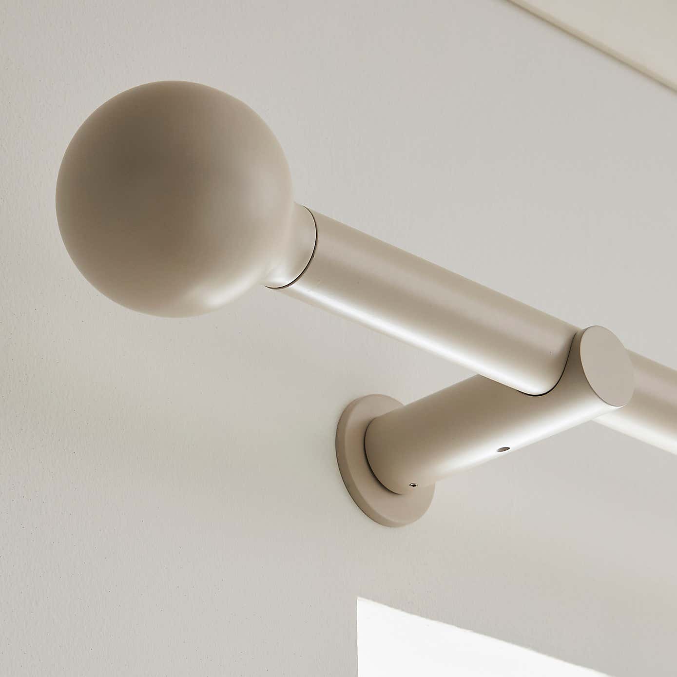 Contemporary Ball Fixed Metal Curtain Pole with Rings