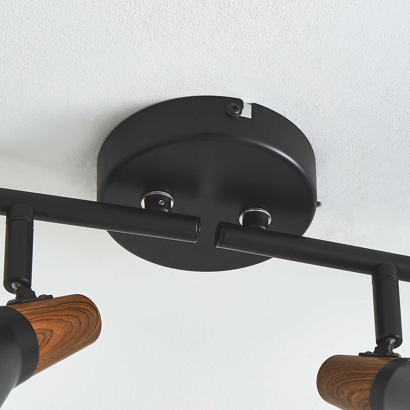 Wolston 4 Light Spotlight Bar