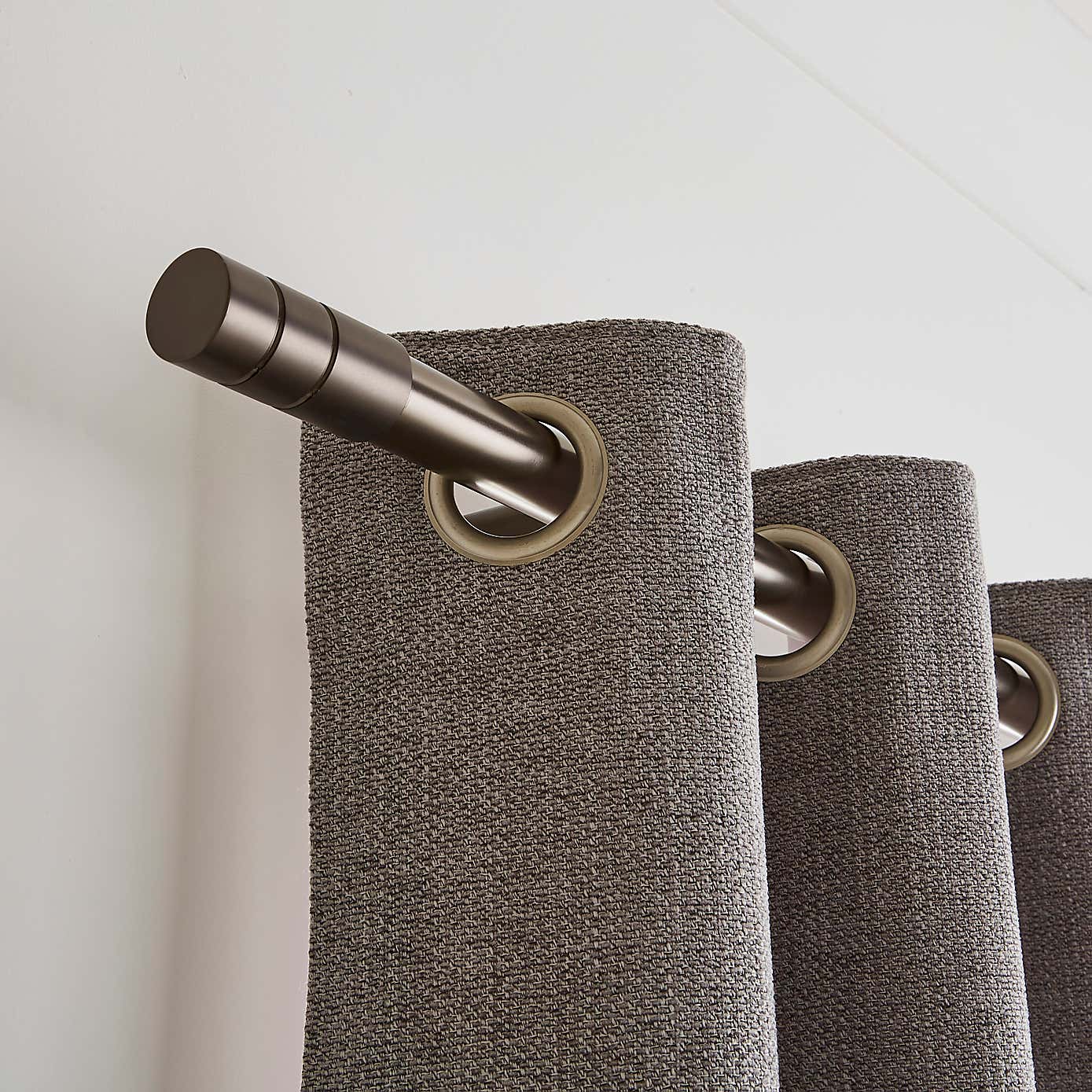 Cylinder Extendable Metal Eyelet Curtain Pole