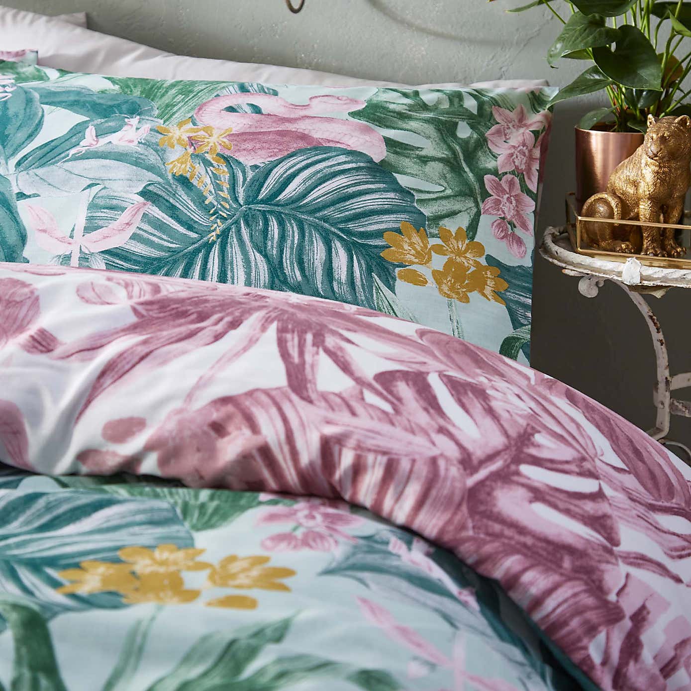 Furn. Medinilla Duvet Cover & Pillowcase Set