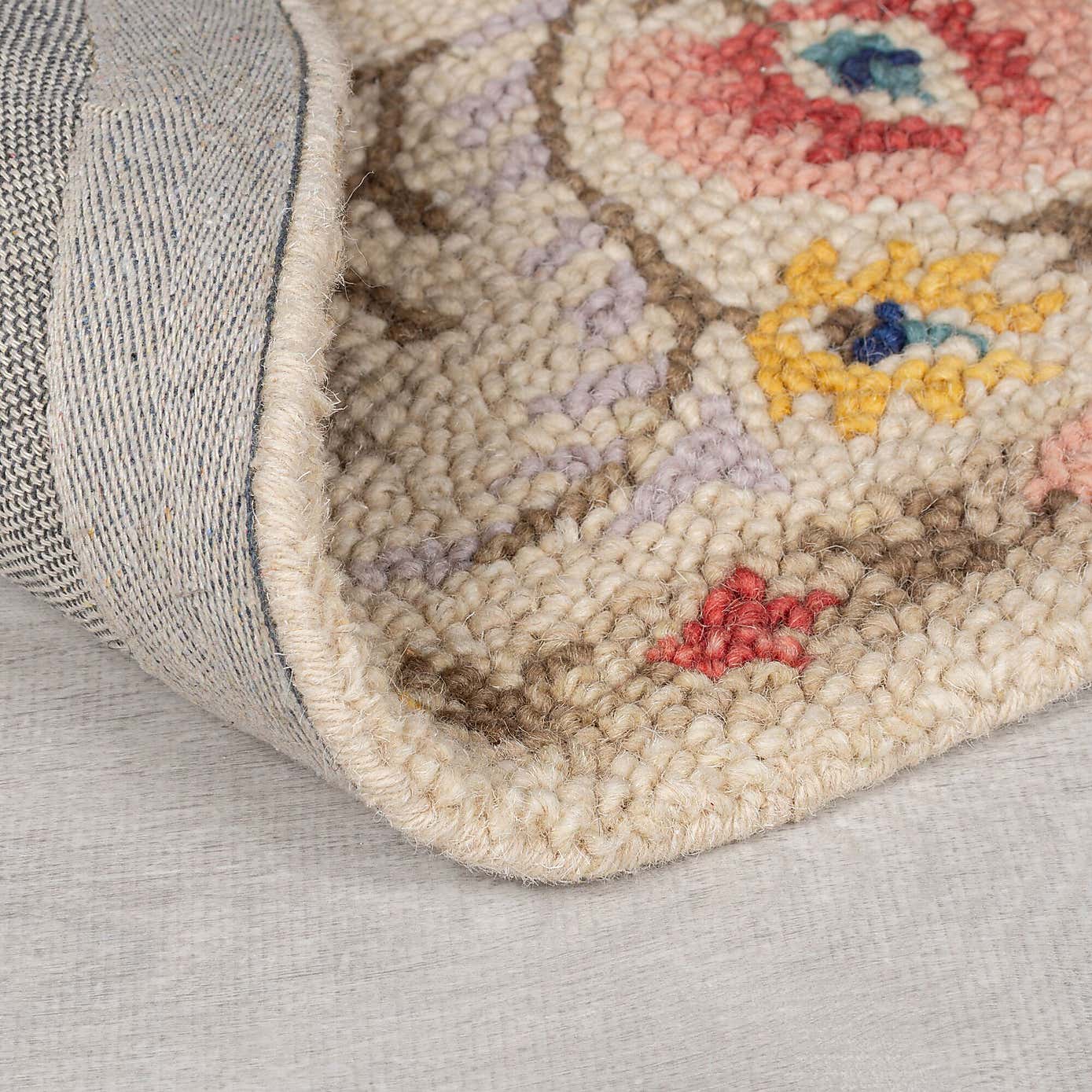 Hani Floral Wool Round Rug