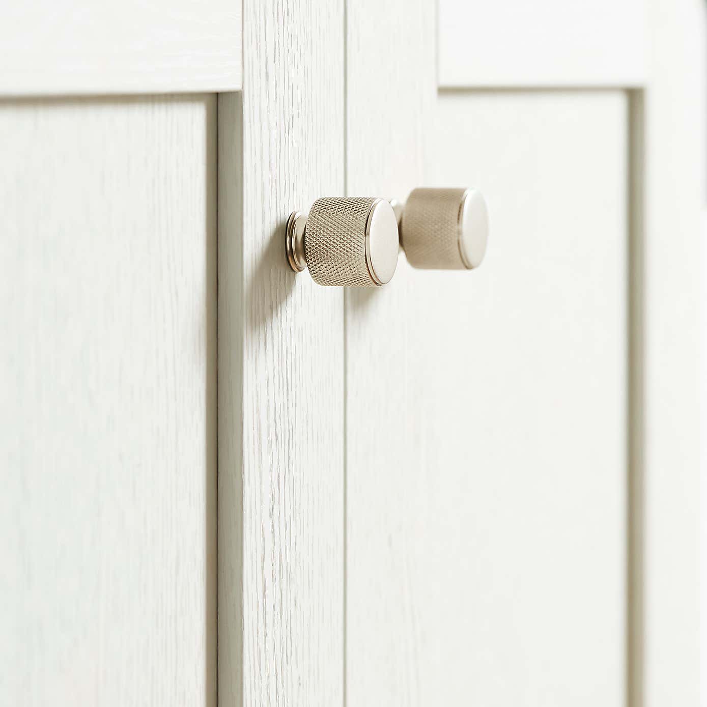 Set of 2 Knurled Door Knobs