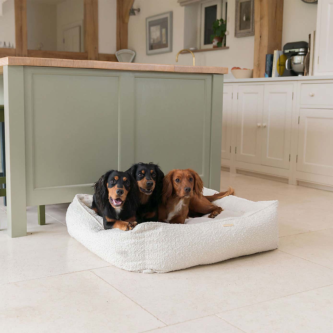 Lords and Labradors Boucle Box Dog Bed