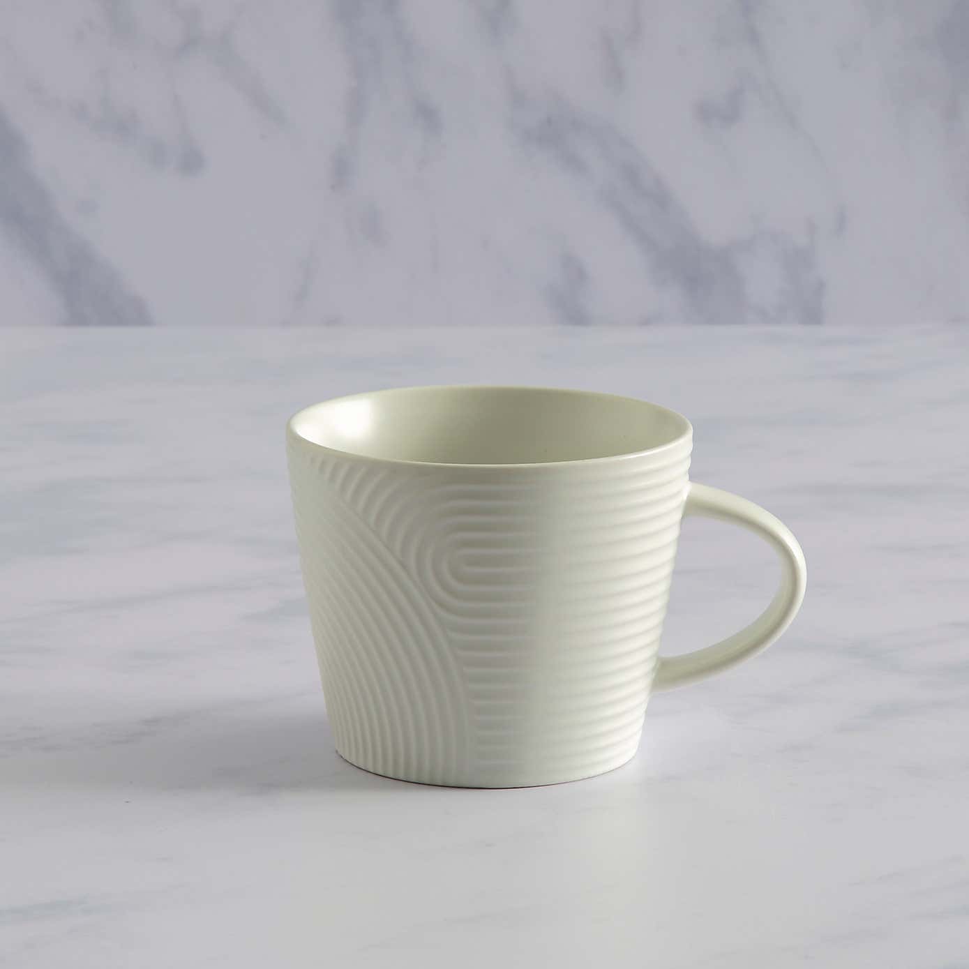 Embossed Curve Black Mug