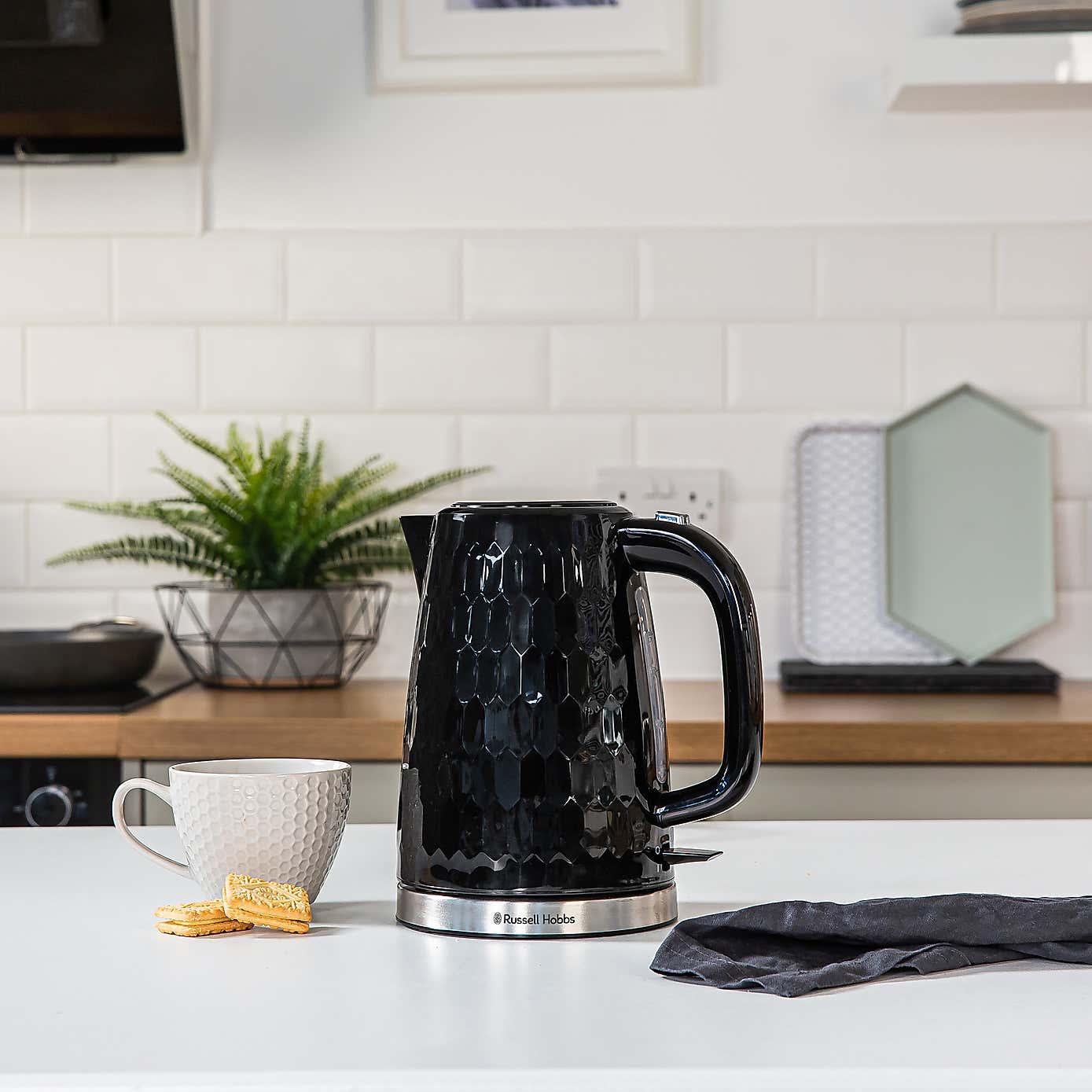 Russell Hobbs Honeycomb Kettle Black