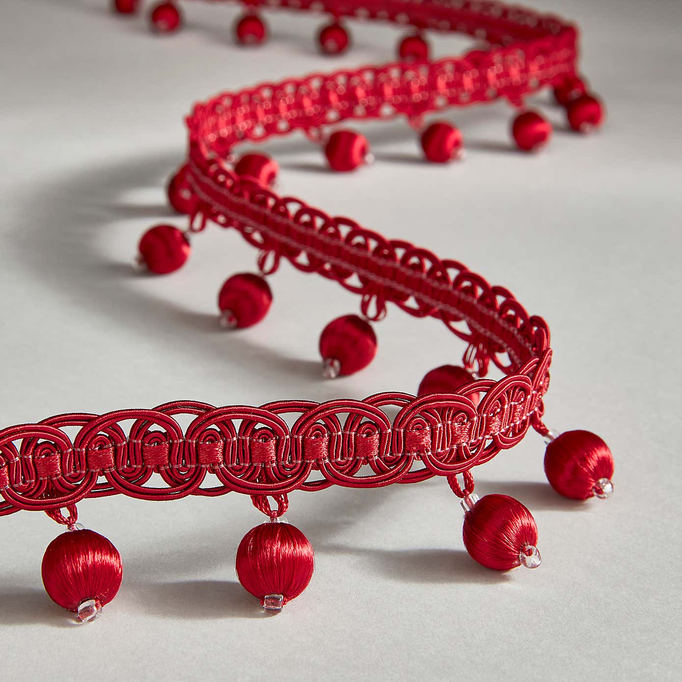 Vivaldi Ball Fringe Red Trim