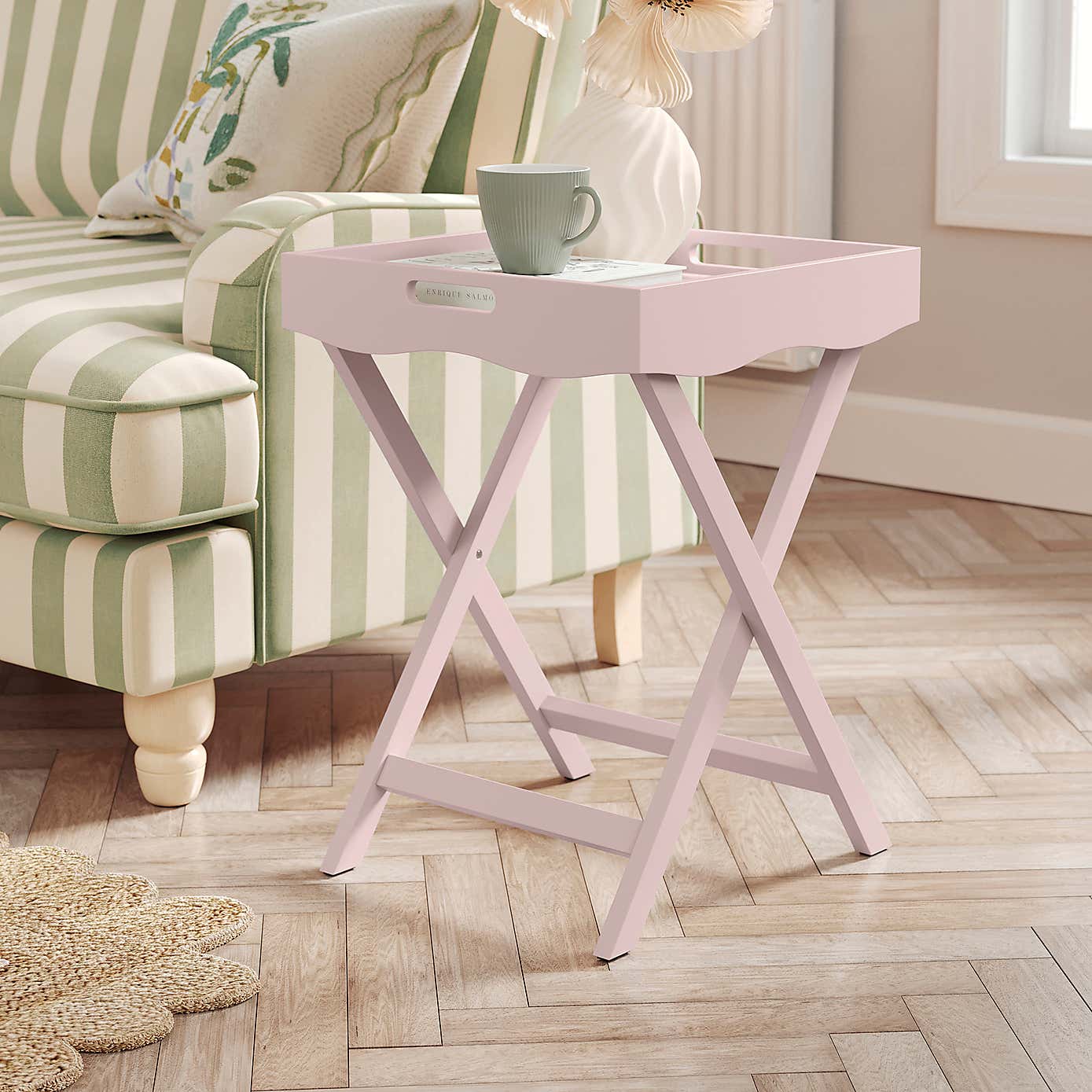 Flossie Scallop Tray Table