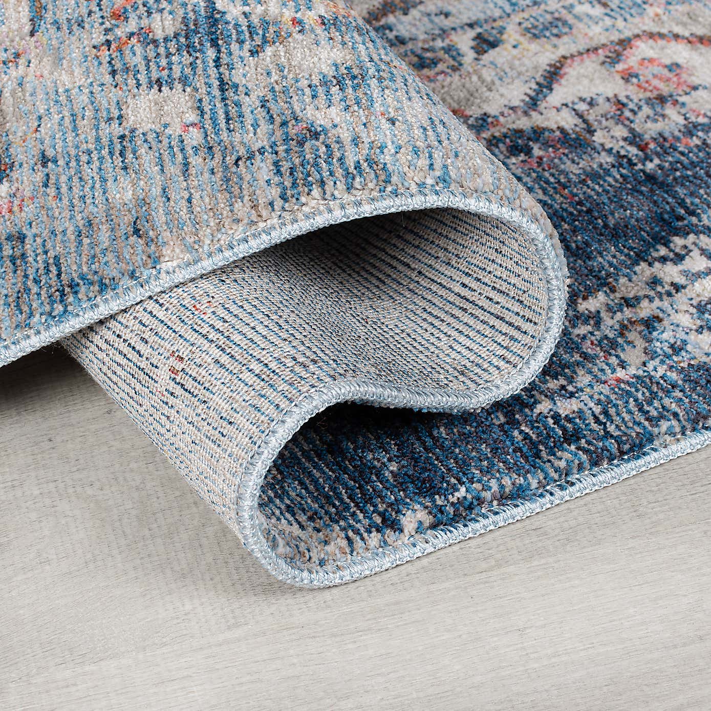 Soraya Traditional Square Rug