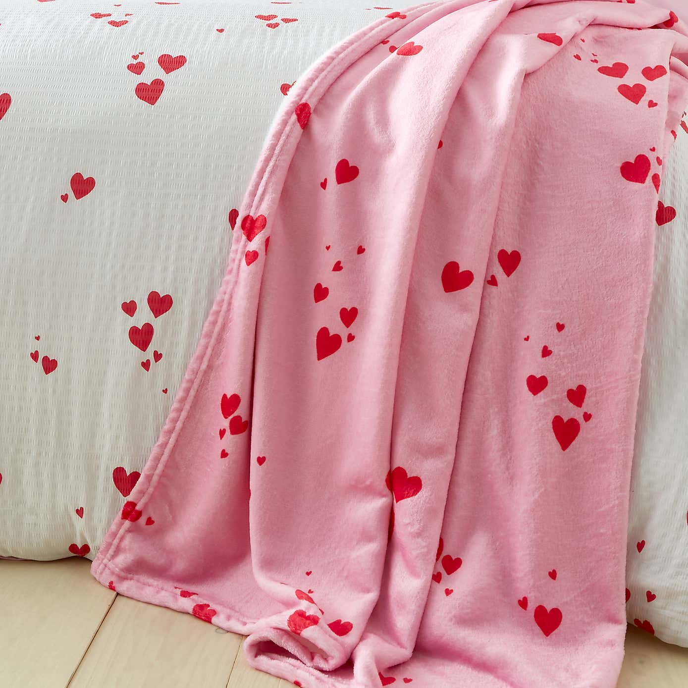 Catherine Lansfield Hearts Pink Fleece Throw 200cm x 240cm