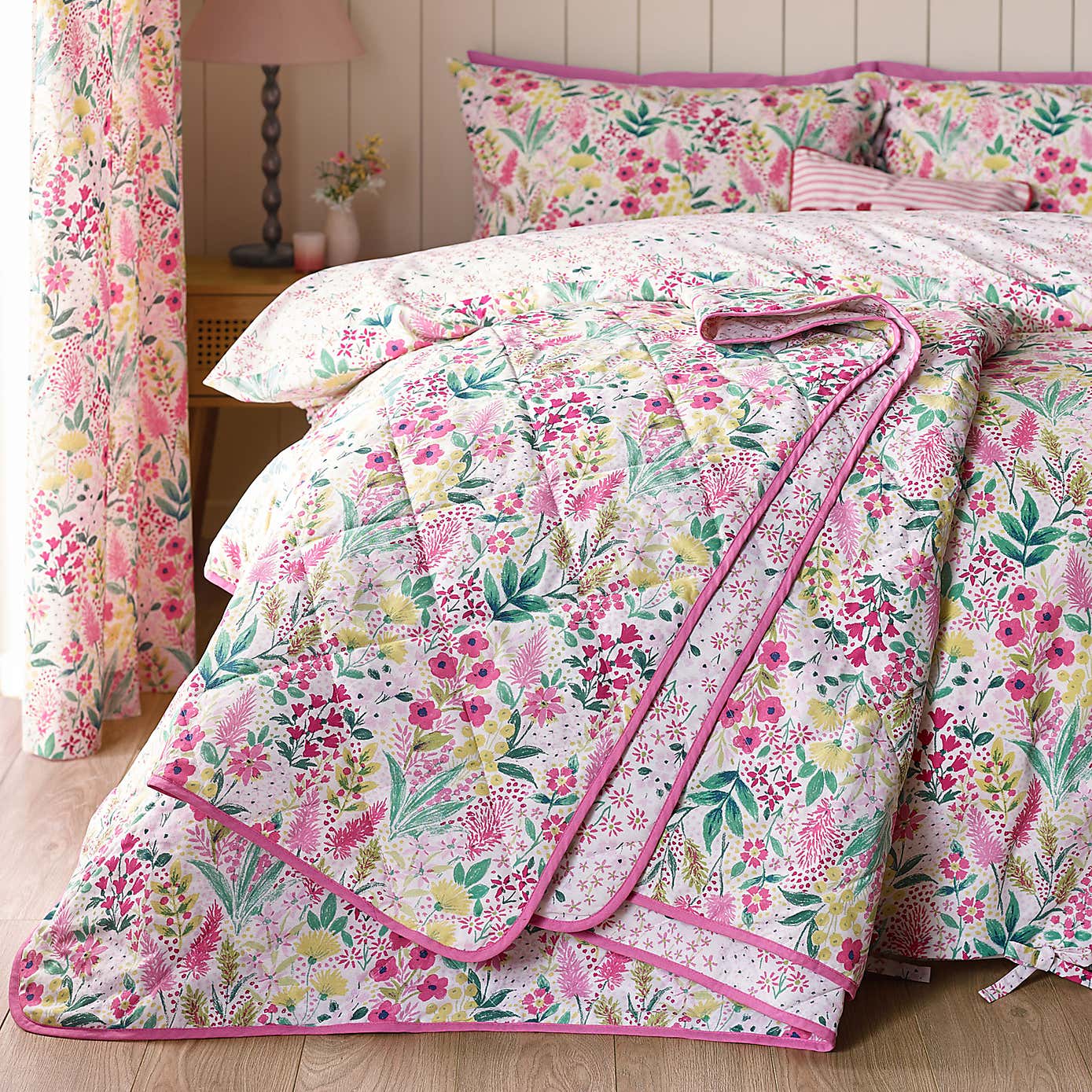Catherine Lansfield Tilly Floral Bedspread