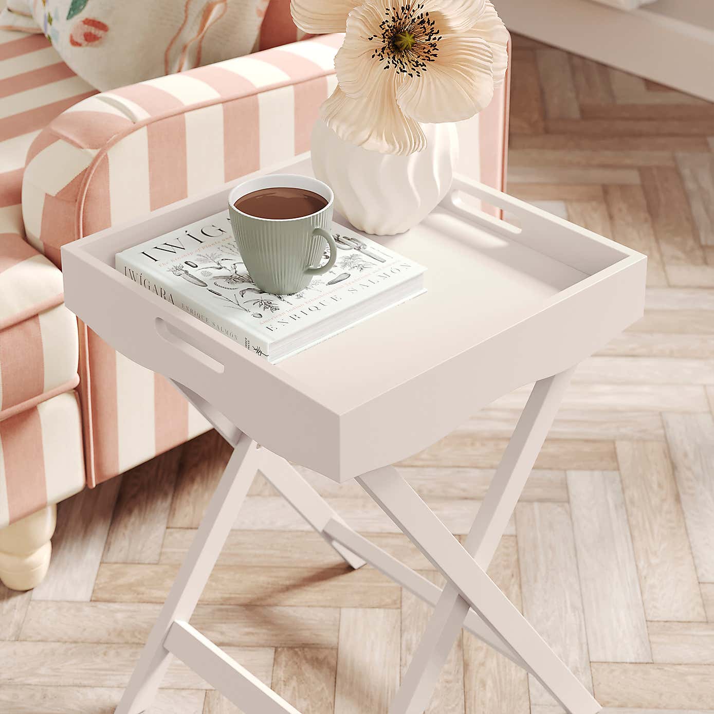 Flossie Scallop Tray Table