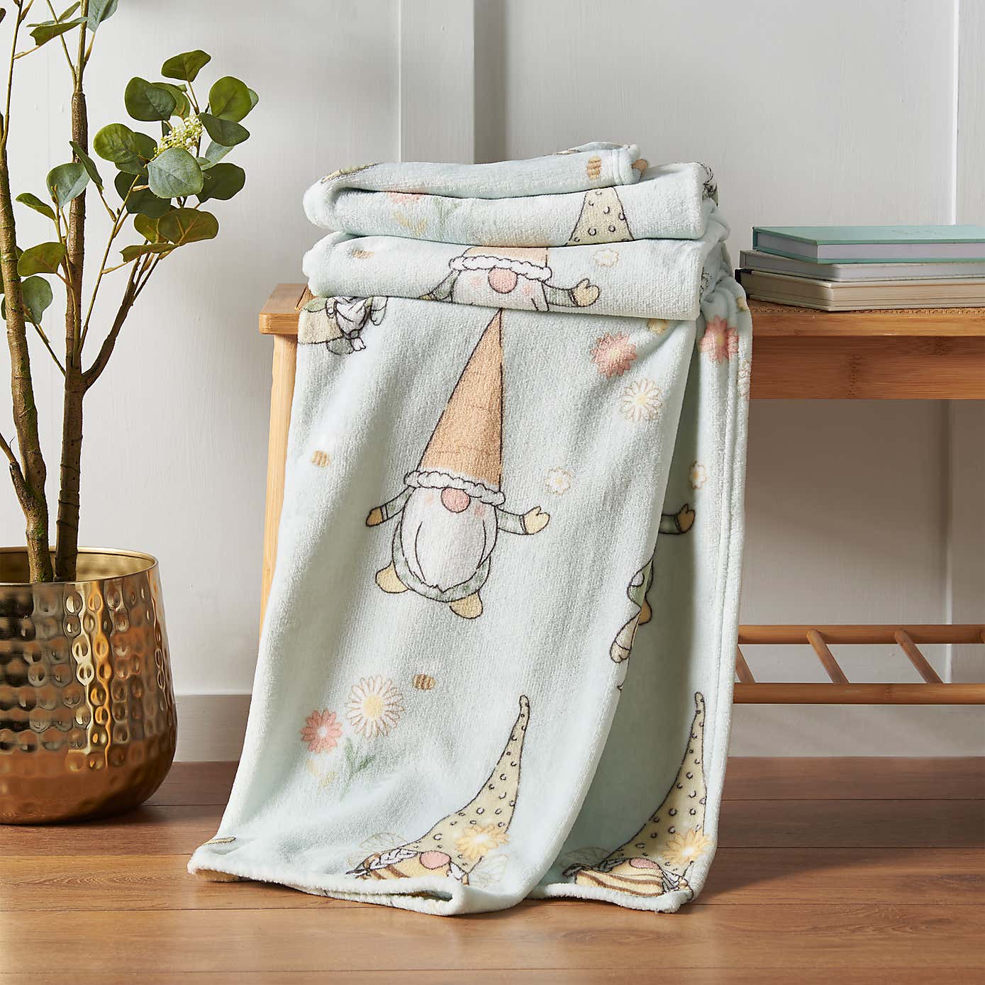 Catherine Lansfield Spring Gnome Mint Green Fleece Throw 130cm x 170cm