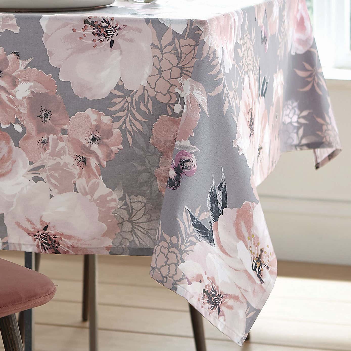 Catherine Lansfield Dramatic Floral Tablecloth