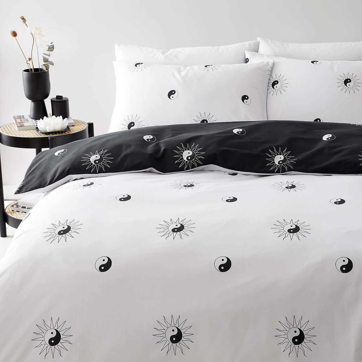 YinYang Duvet Cover & Pillowcase Set