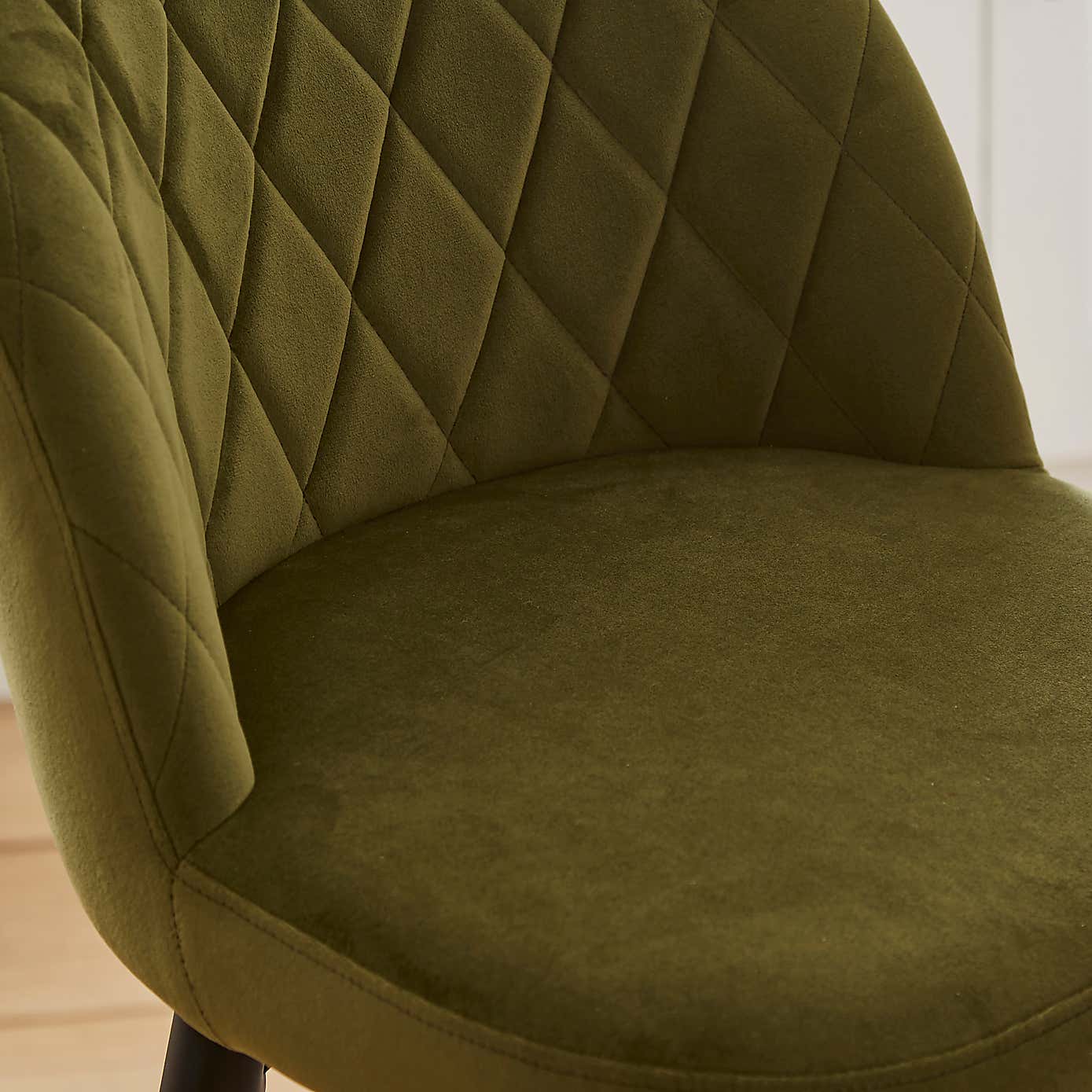 Astrid Barstool, Velvet