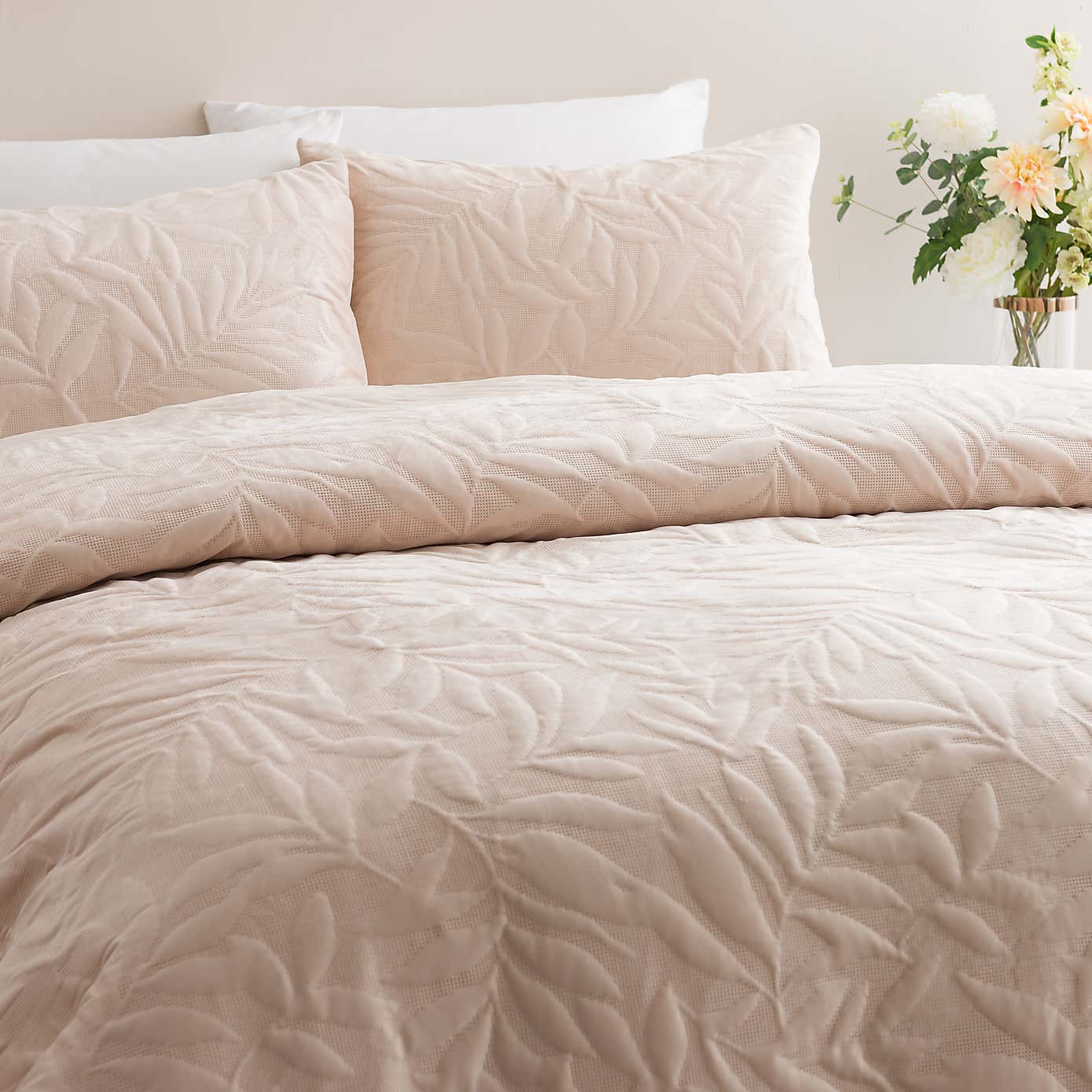 Nya Velvet Pinsonic Duvet Cover & Pillowcase Set