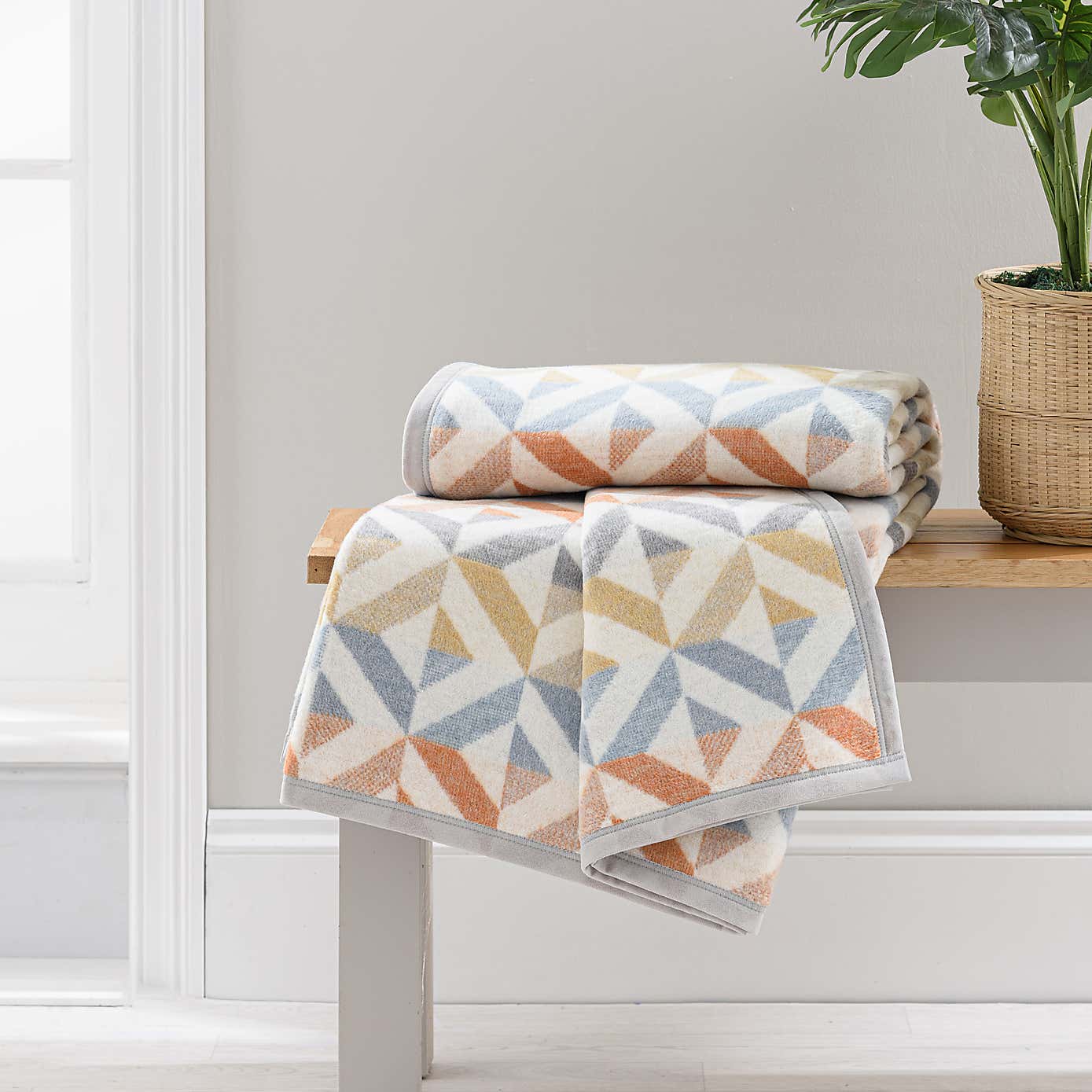 Supersoft Geo Diamonds Throw