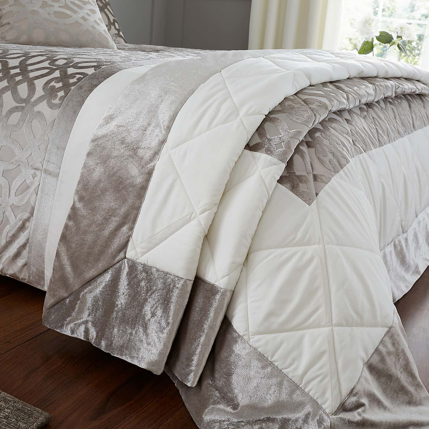 Catherine Lansfield Natural Lattice Cut Velvet Bedspread