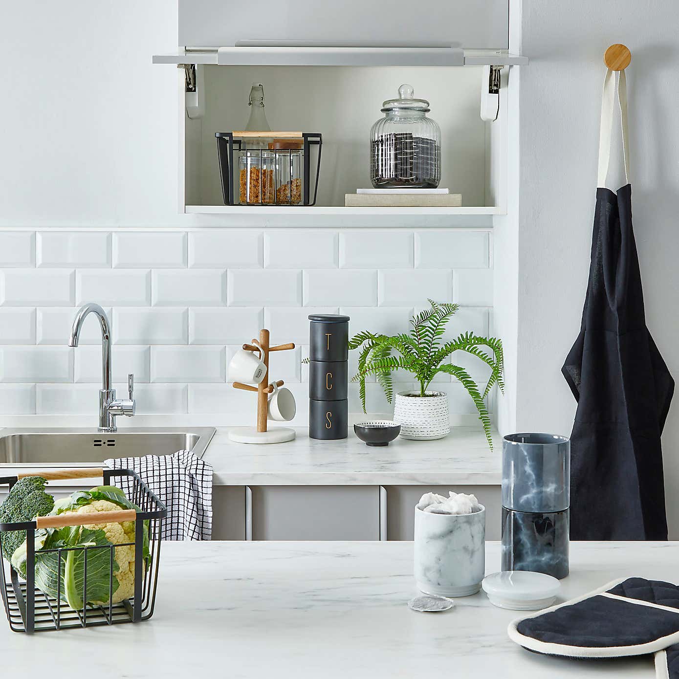 Faux Marble Mug Tree