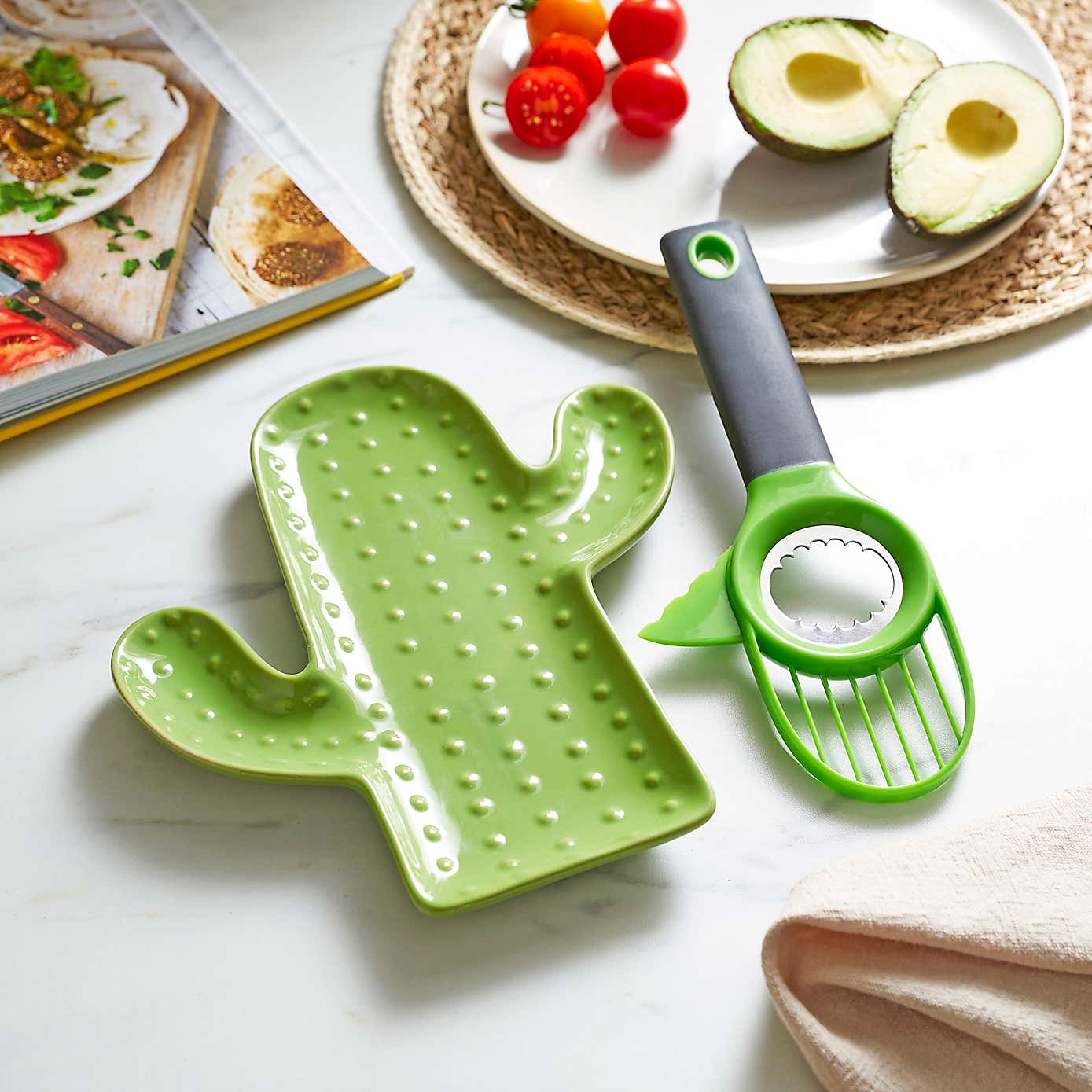 Cactus Guacamole Serving Dish and Avocado Slice Set