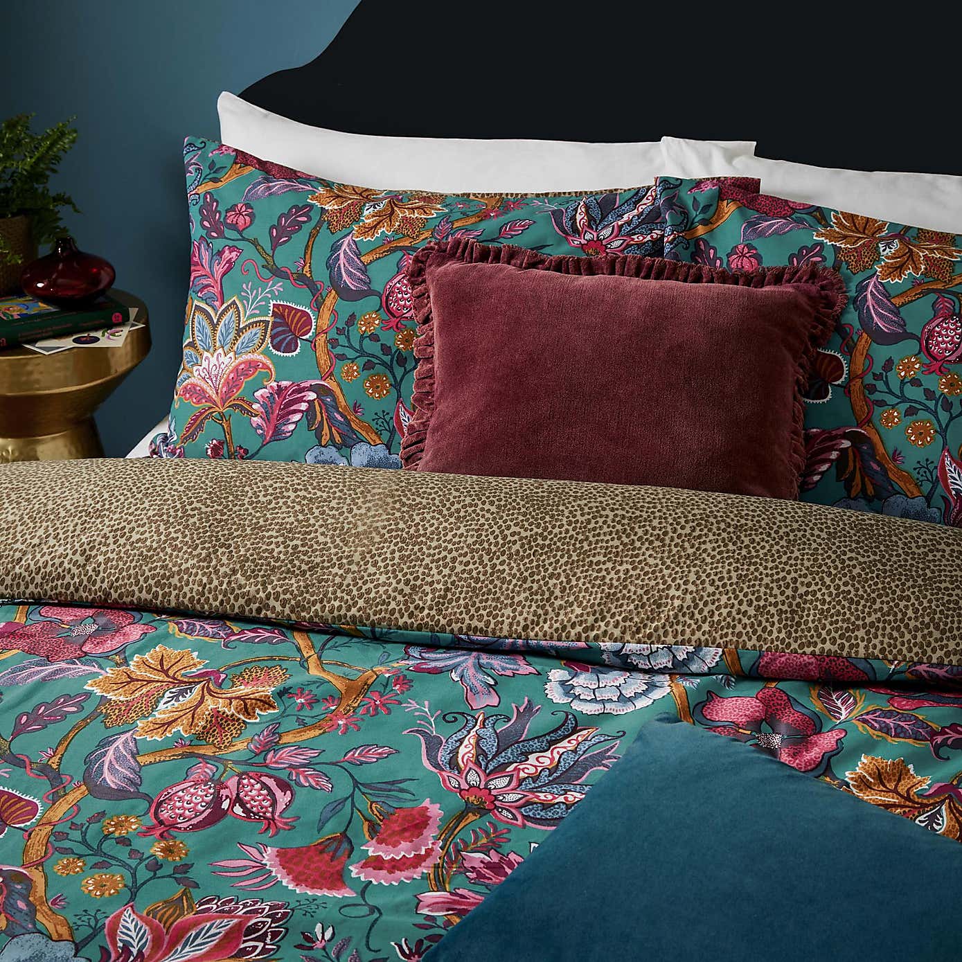 Wylder Tropics Viranai Reversible Duvet Cover and Pillowcase Set