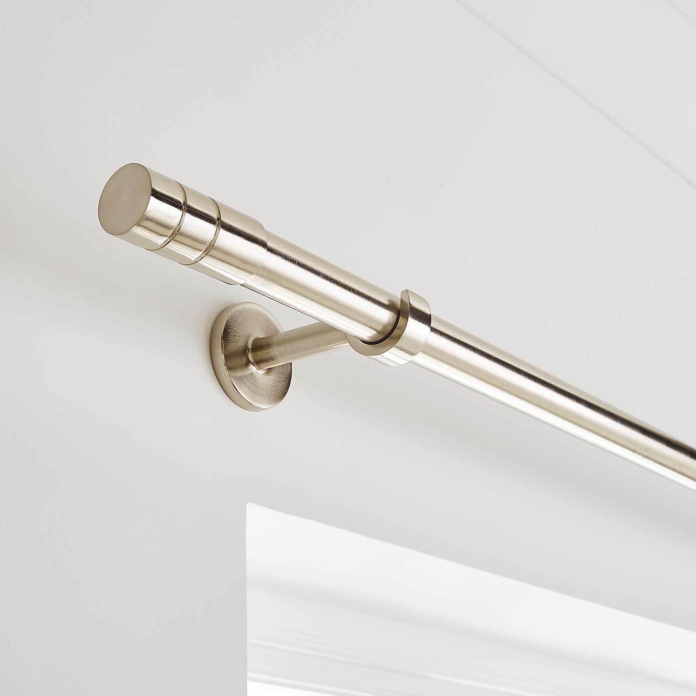 Cylinder Extendable Metal Eyelet Curtain Pole