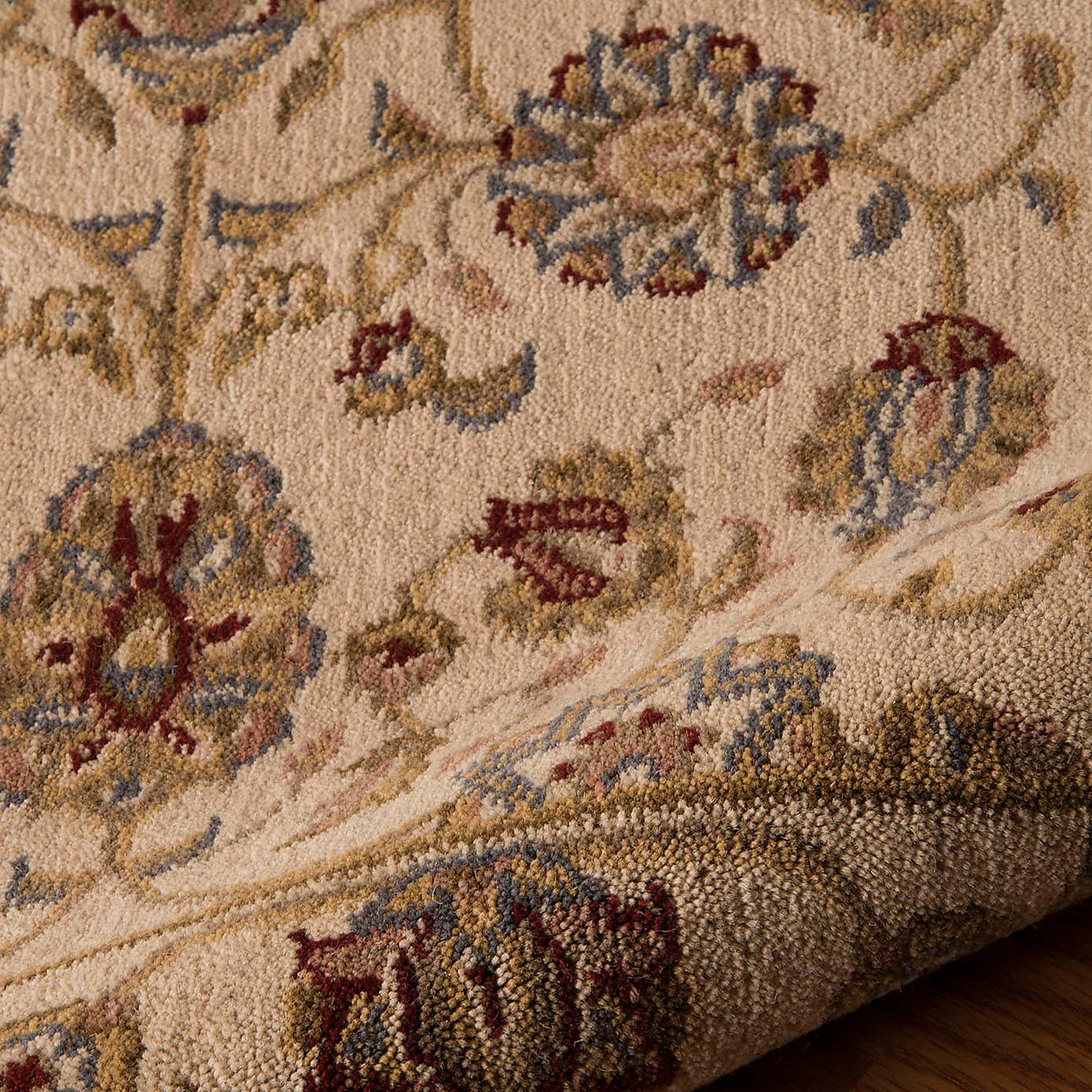 Ivory Artena 5 Runner