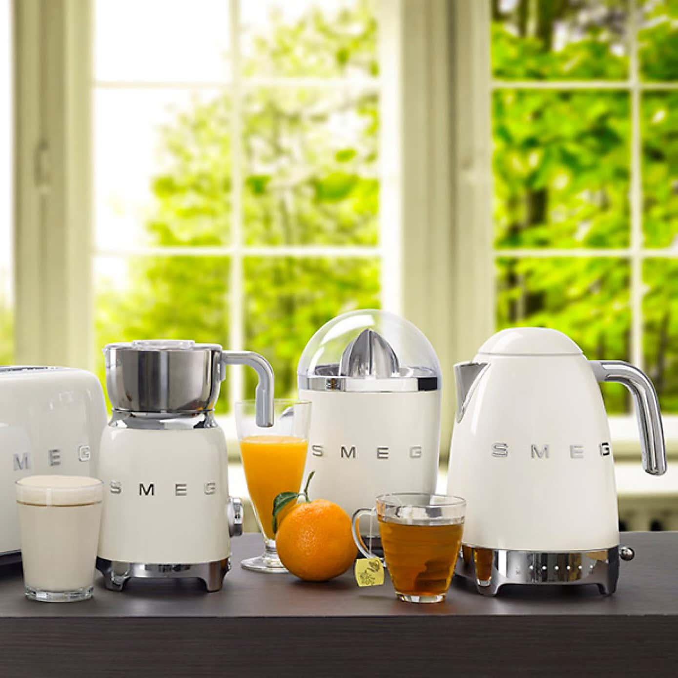 SMEG White 3KW Jug Kettle