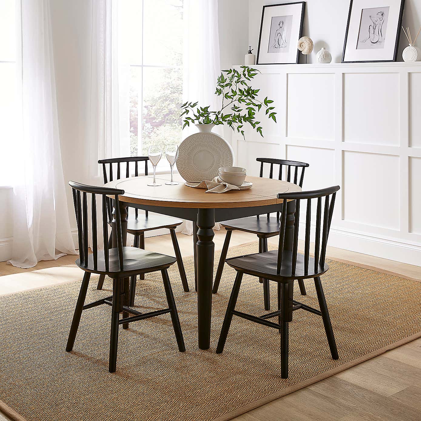 Pip 4-6 Seater Round to Oval Extendable Dining Table