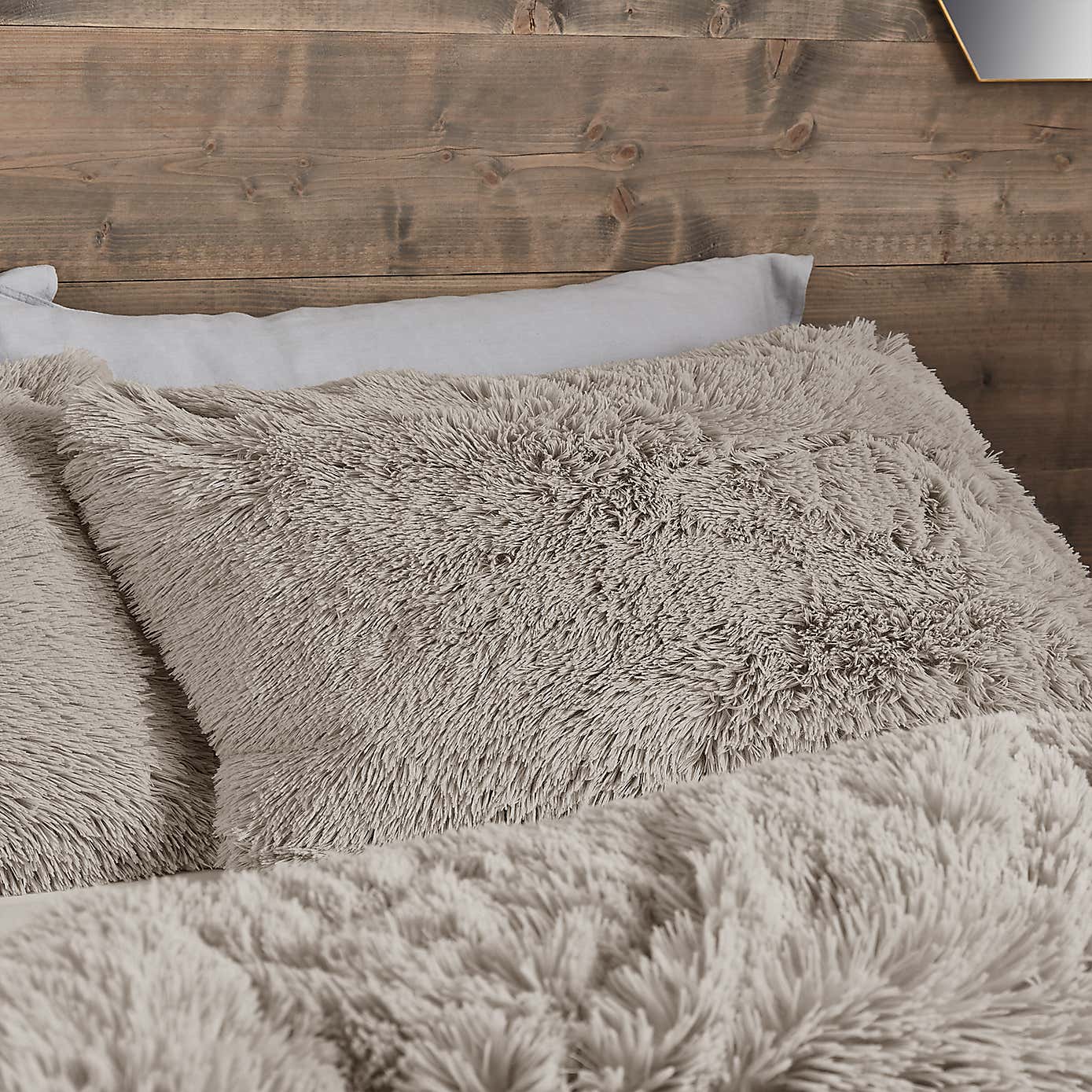 Catherine Lansfield Cuddly Faux Fur Duvet Cover and Pillowcase Set