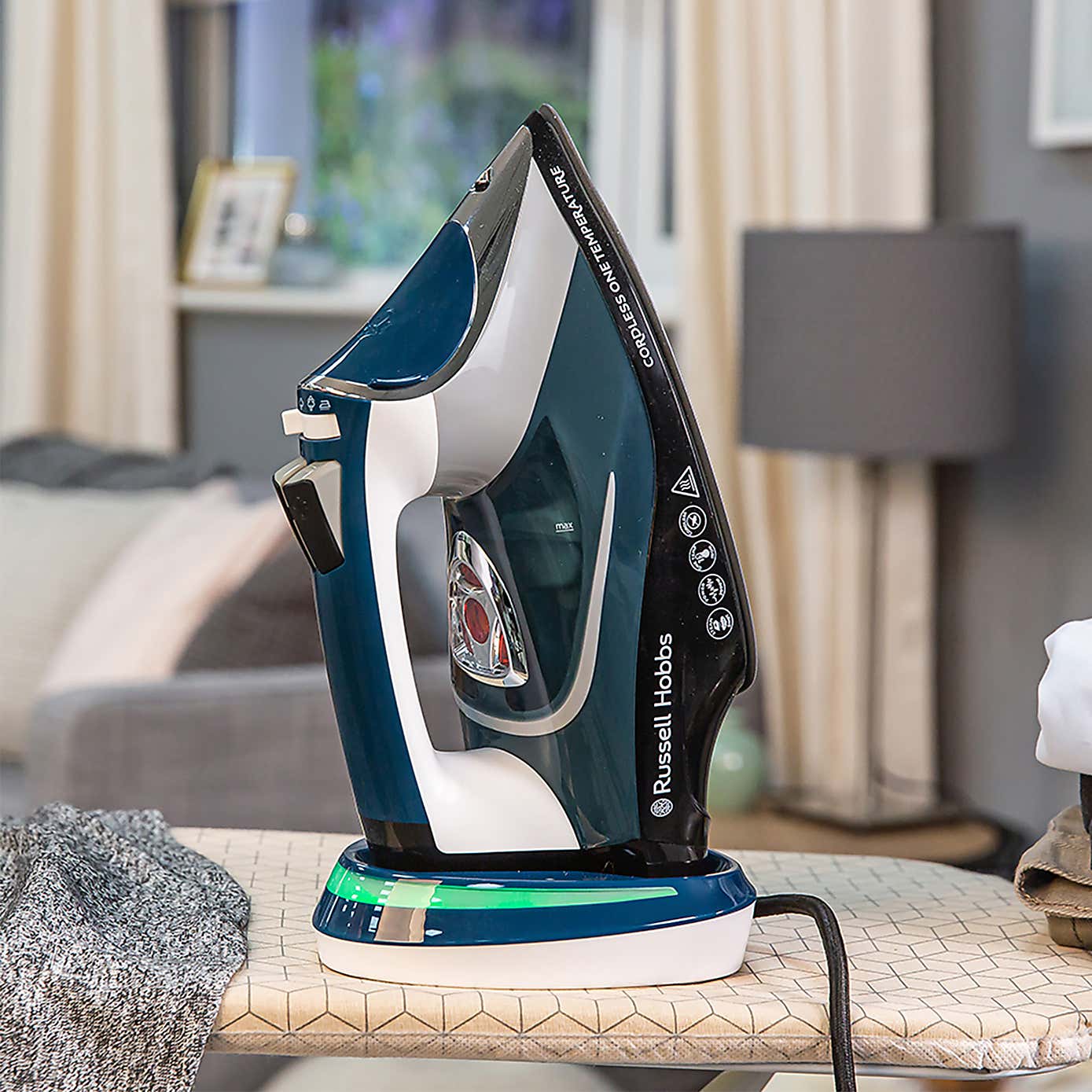 Russell Hobbs Cordless One Temp Iron