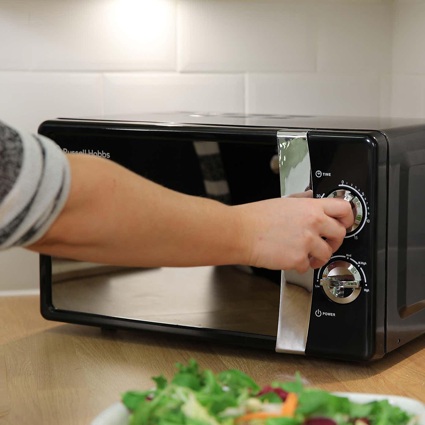 Russell Hobbs Colours 700W 17L Jet Black Manual Microwave