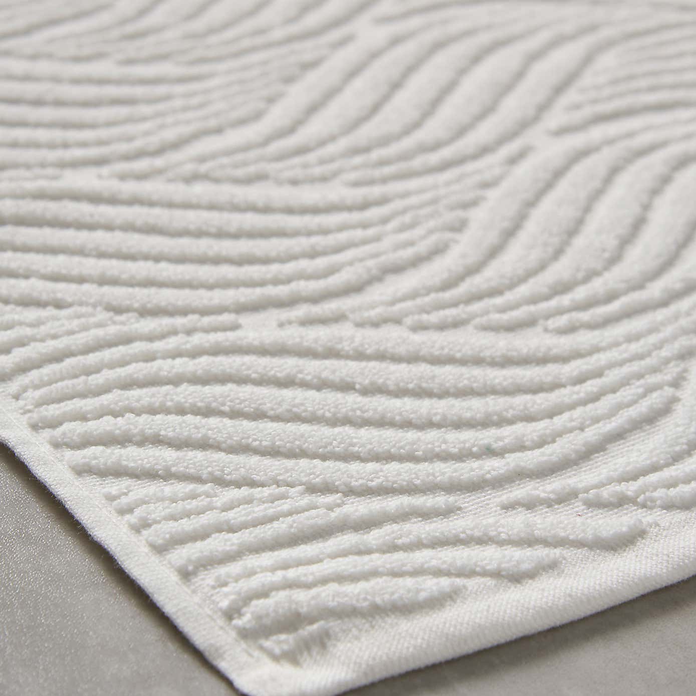 Coastal Breeze Wave Sculptured Bath Mat