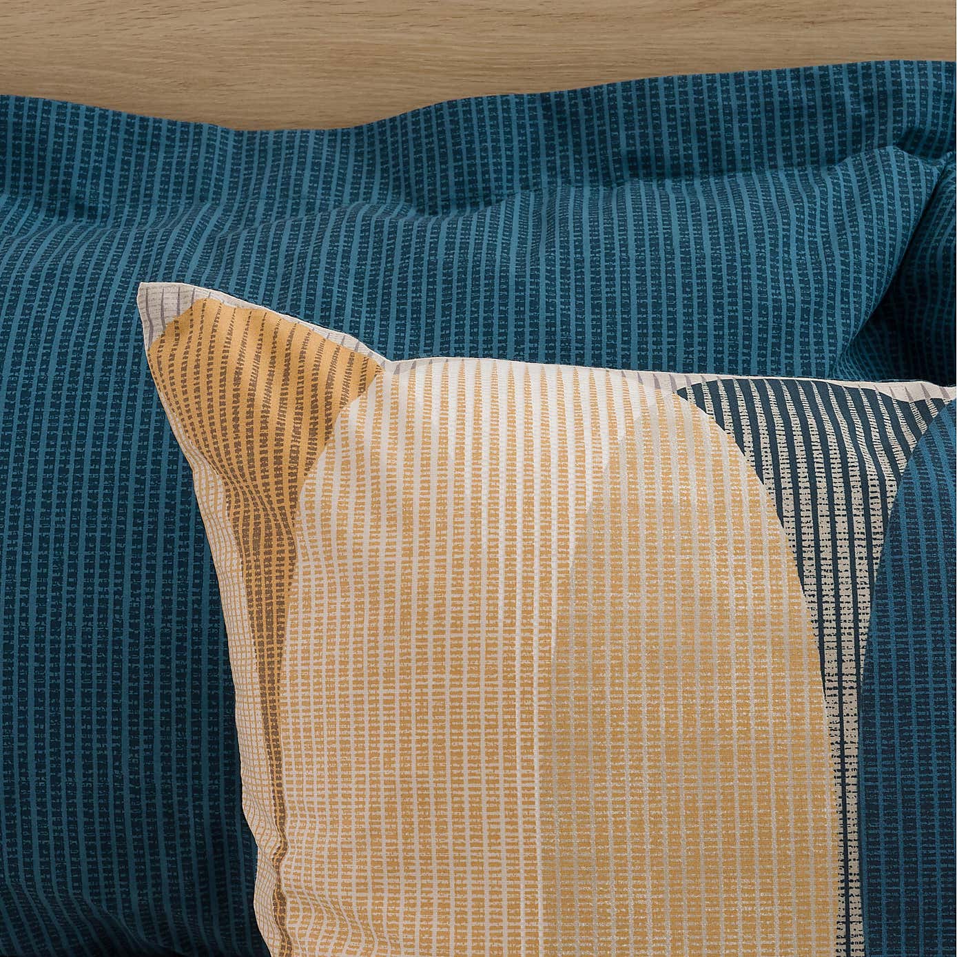 Elements Elijah Blue Reversible Duvet Cover and Pillowcase Set