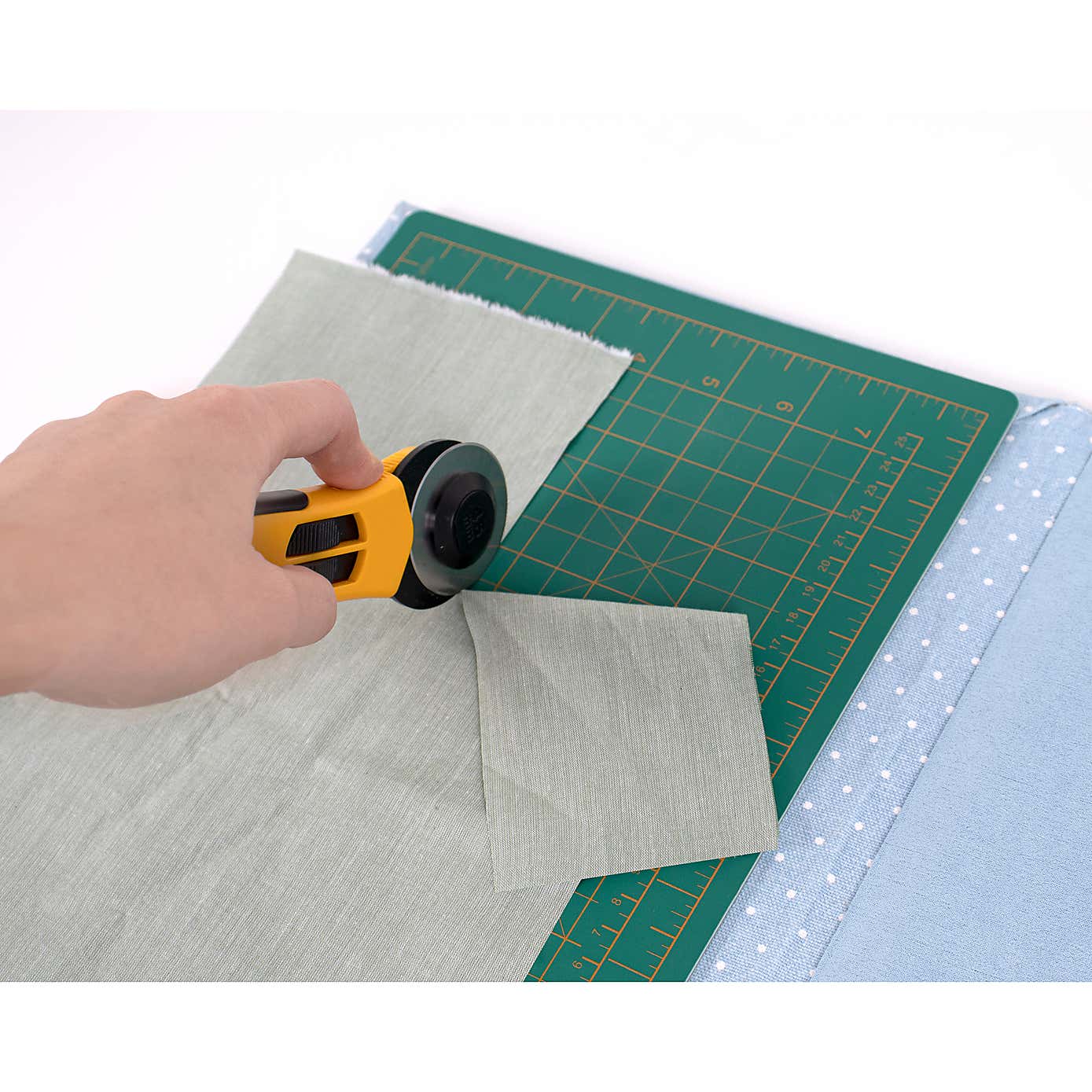 Quilters Multi Mat 30 x 24cm Blue Spot