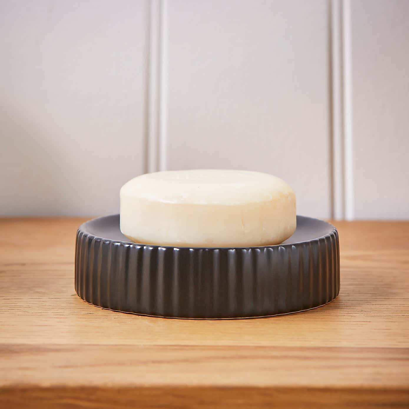 Ribbed Soap Dish