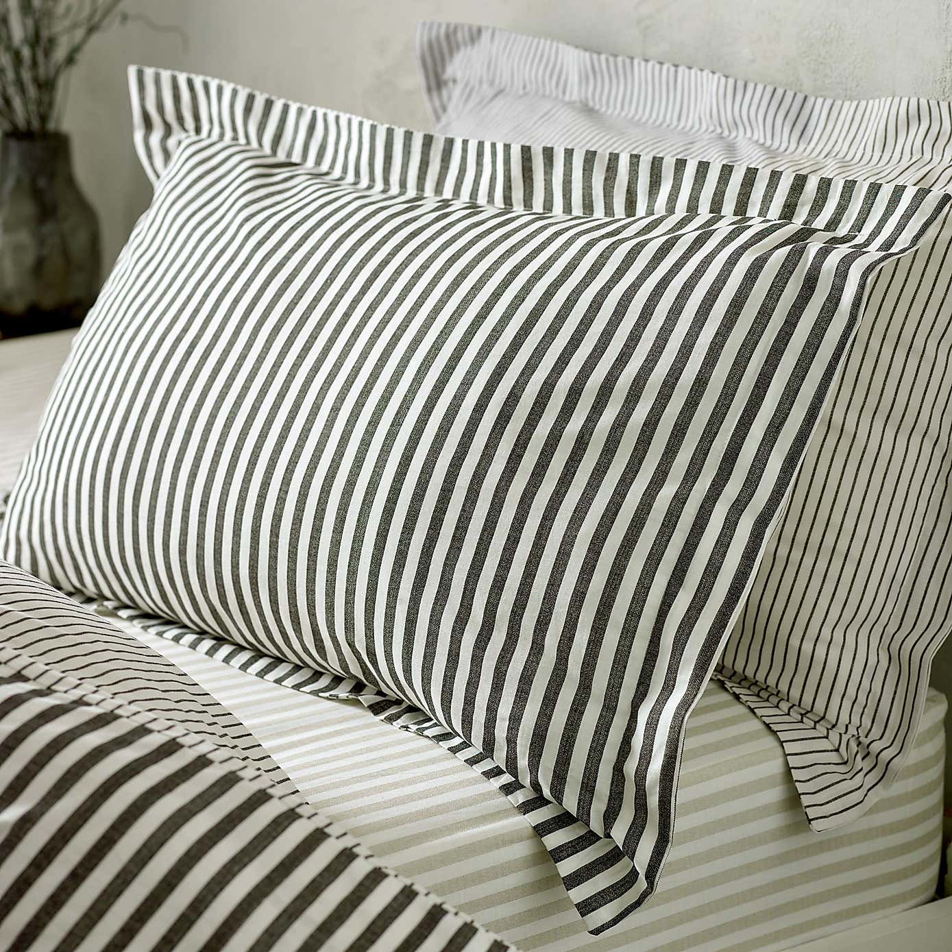 The Linen Yard Hebden Reversible 100% Cotton Duvet Cover & Pillowcase Set