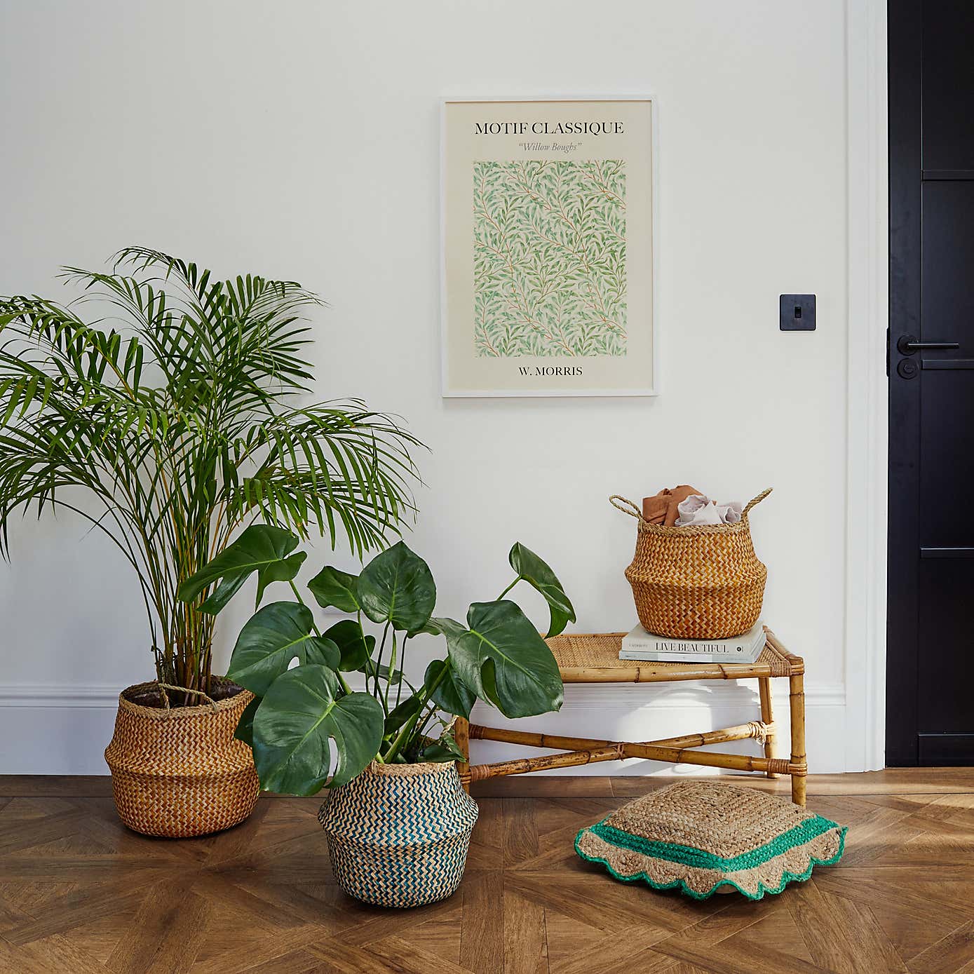 Medium Seagrass Chevron White Lined Basket