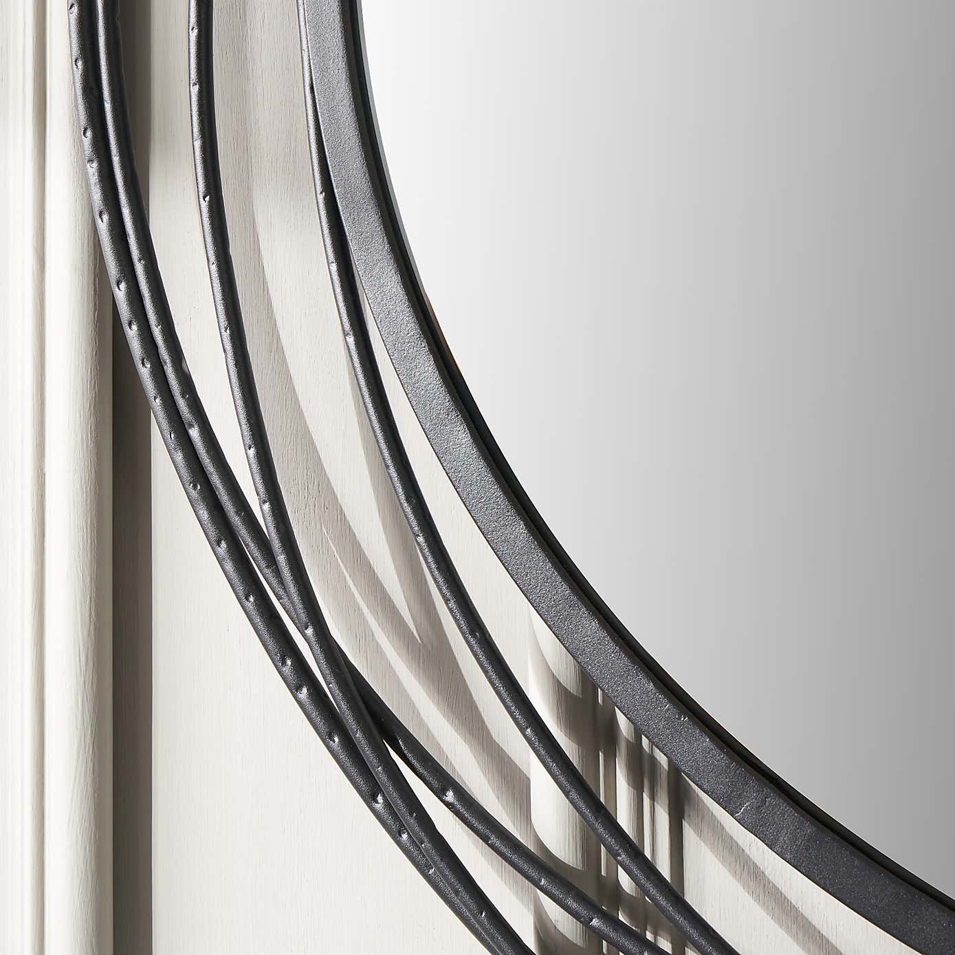 Metal Swirl Round Wall Mirror