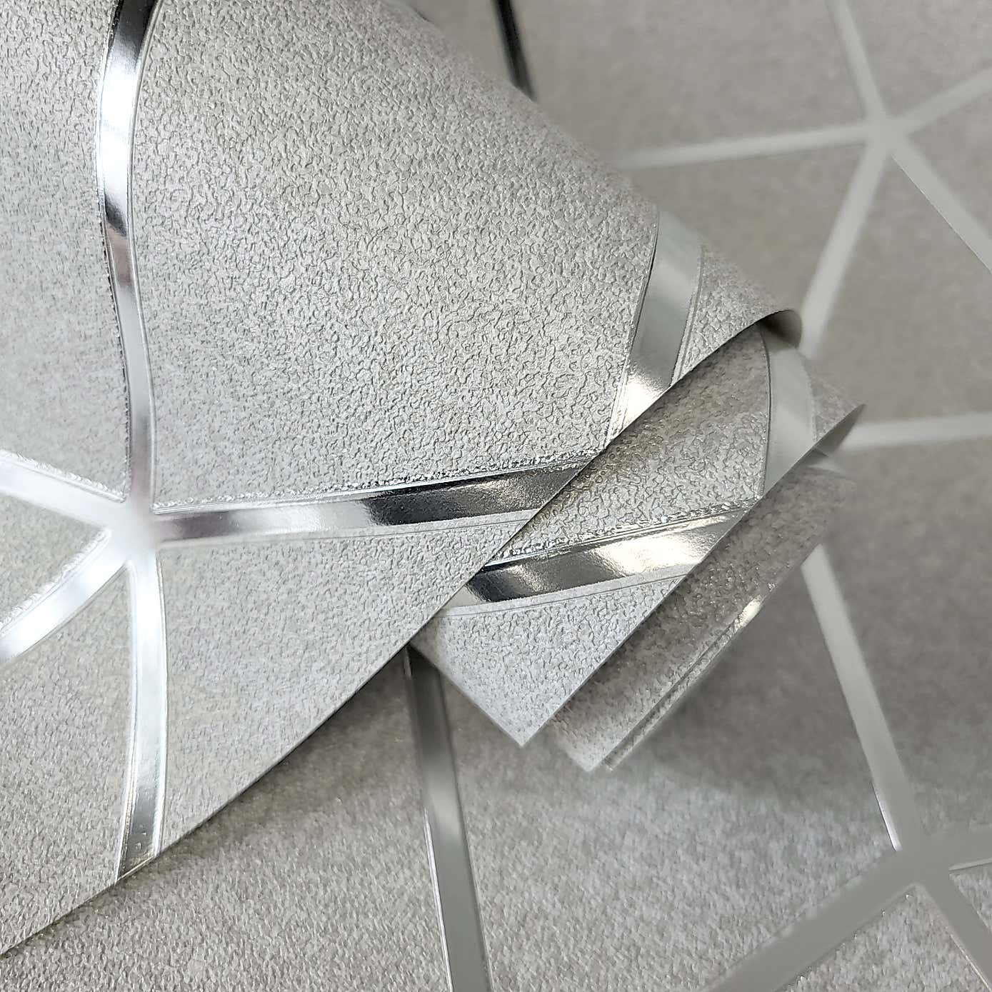 Platinum Geo Trellis Vinyl Wallpaper