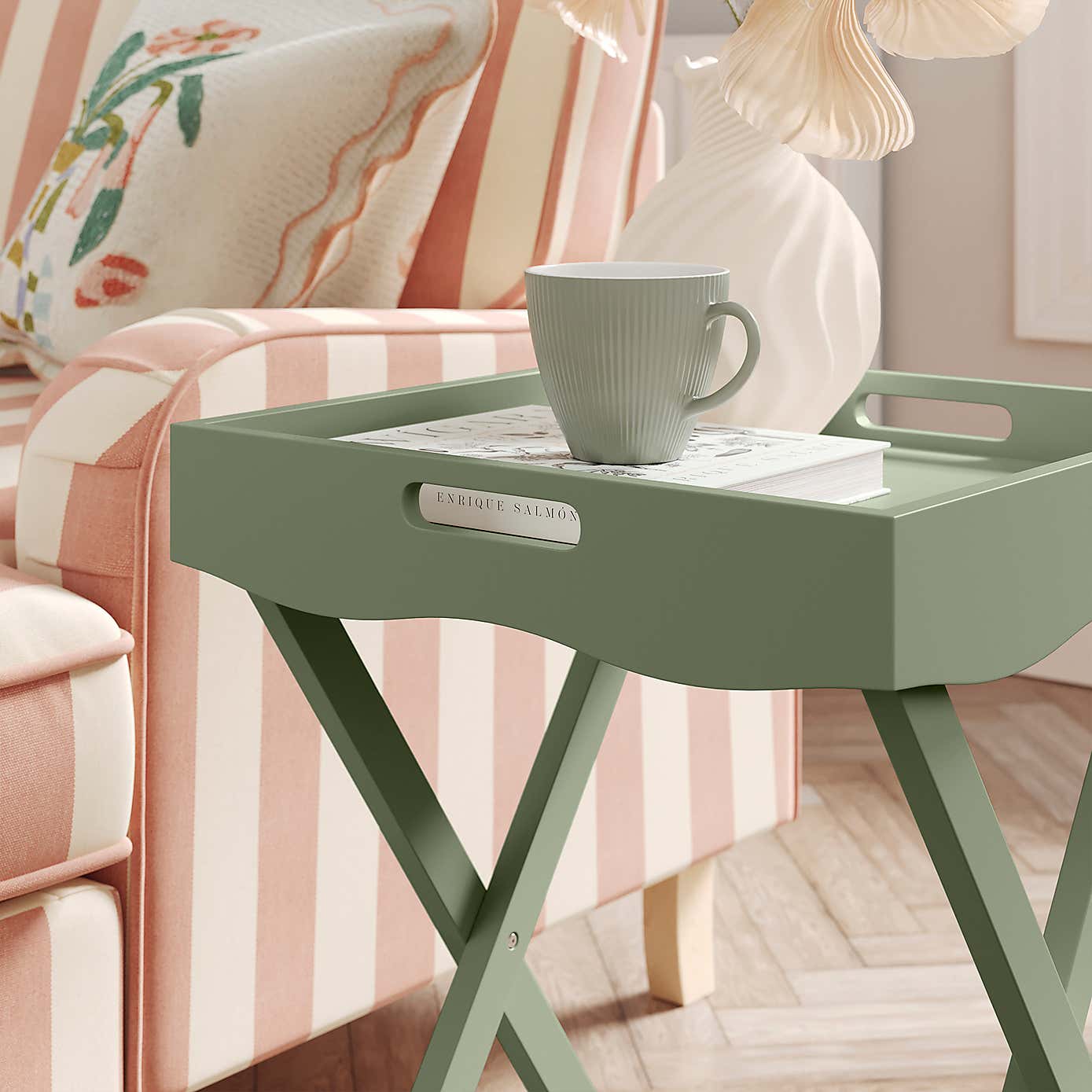Flossie Scallop Tray Table