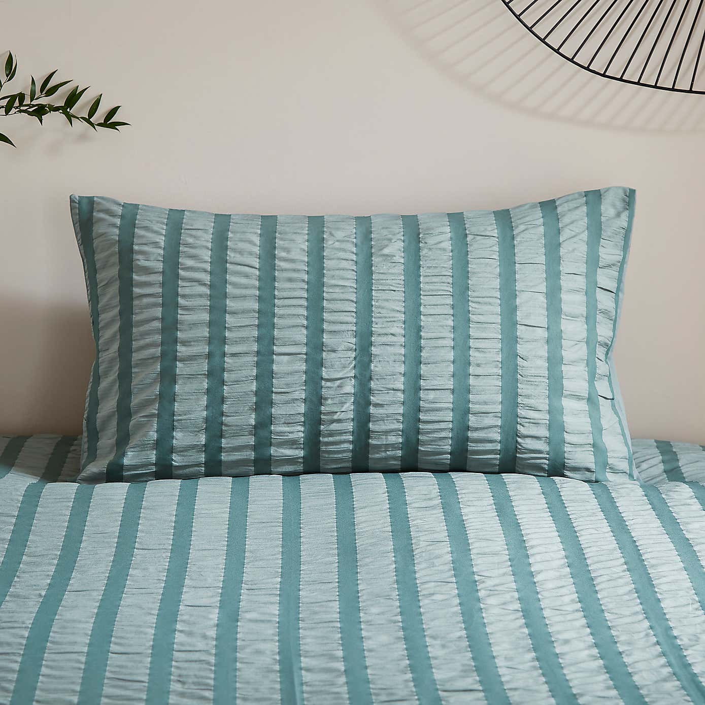 Westley Seersucker Duvet Cover and Pillowcase Set