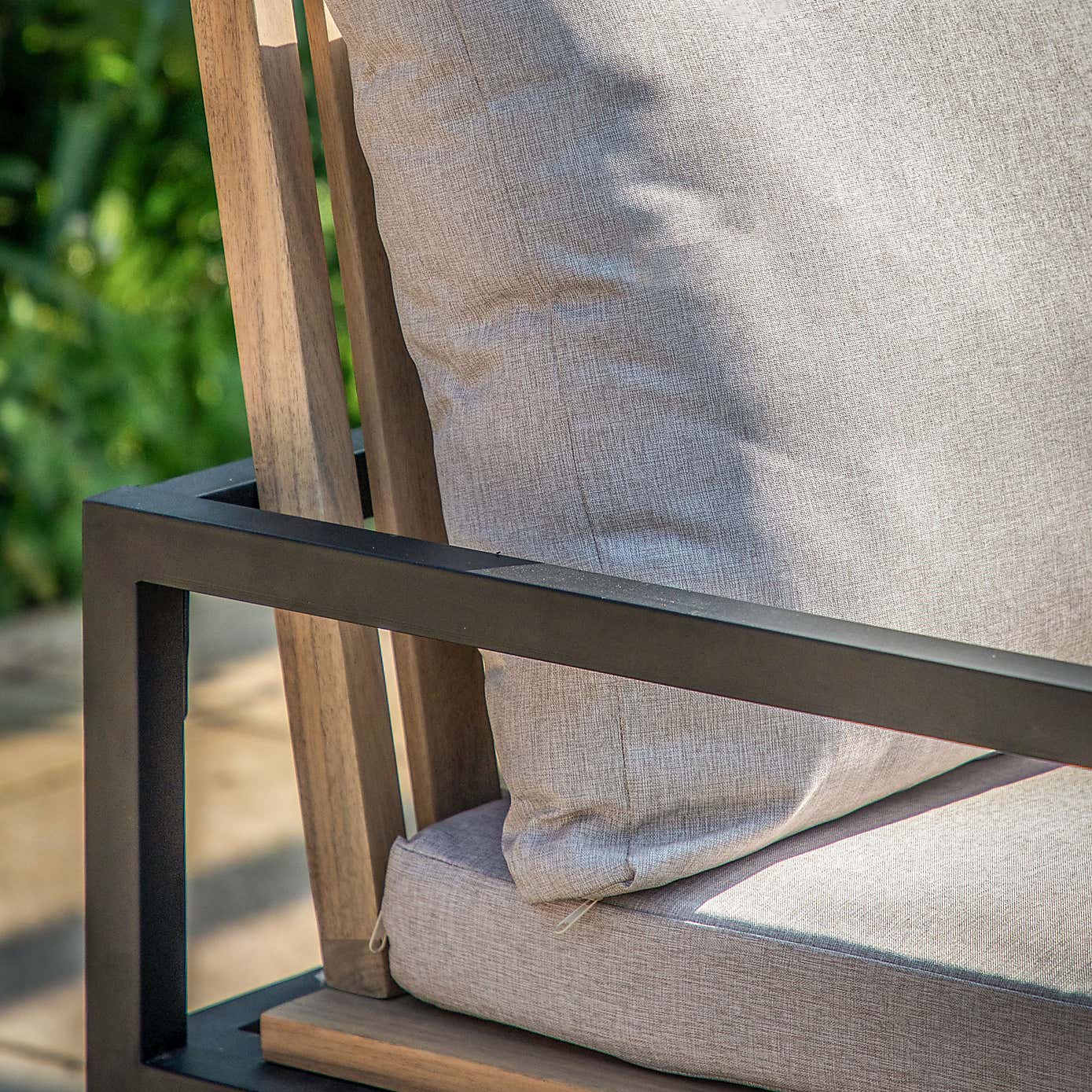 Ottinge Traditional Corner Dining Set