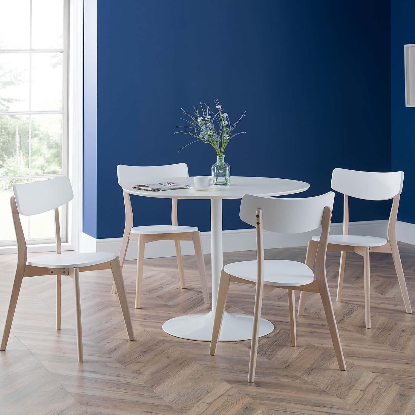 Blanco Round White Pedestal Dining Table with 4 Casa Dining Chairs