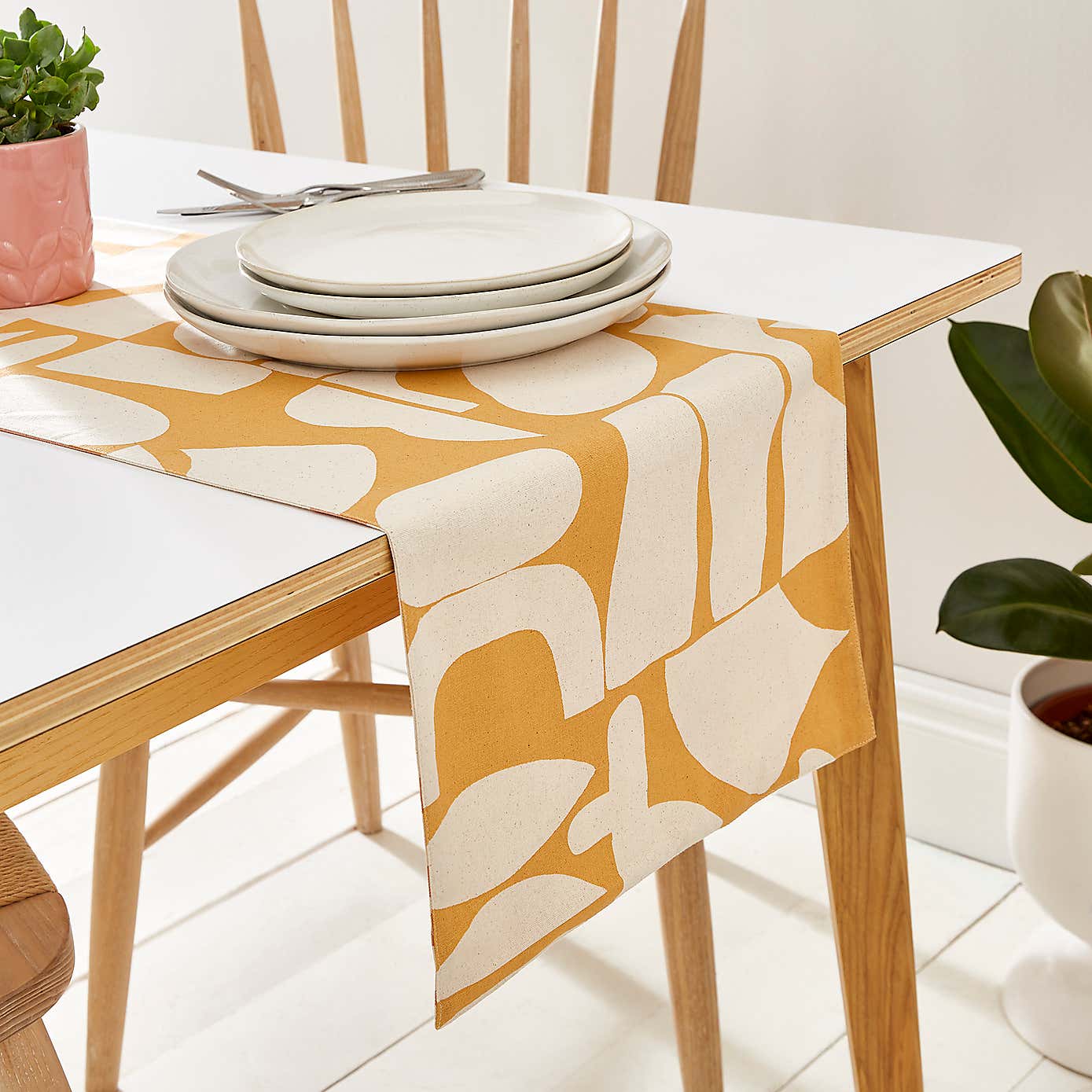 Cali Table Runner