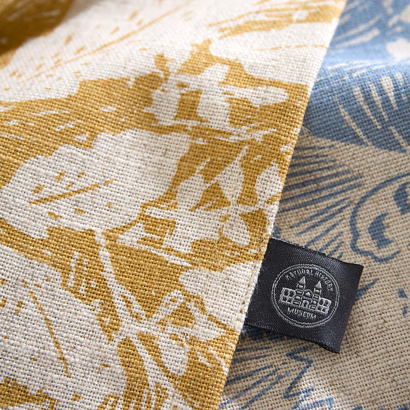 NHM Meadow Starling Wipe Clean 140x180