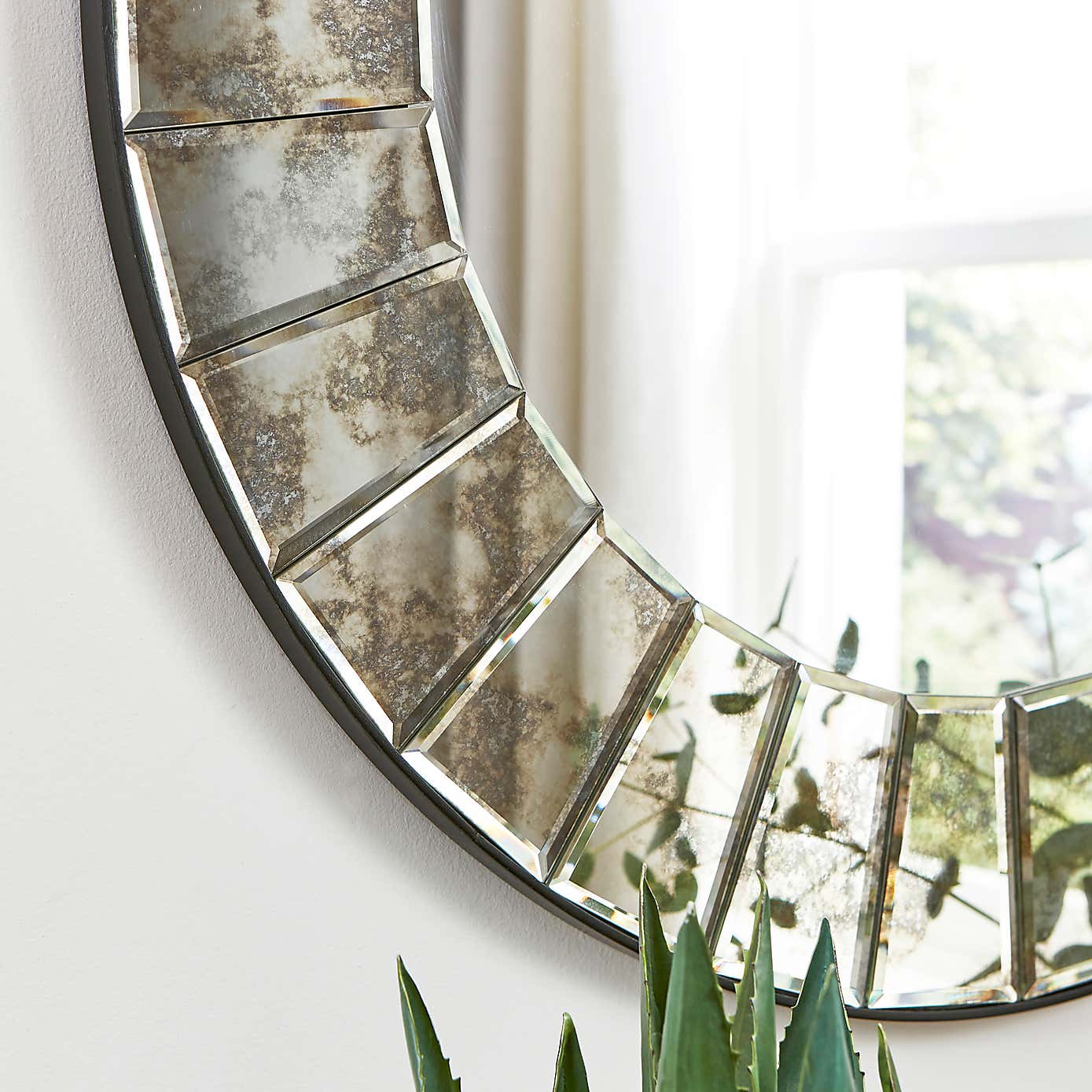 Antique Printed Edge Round Wall Mirror
