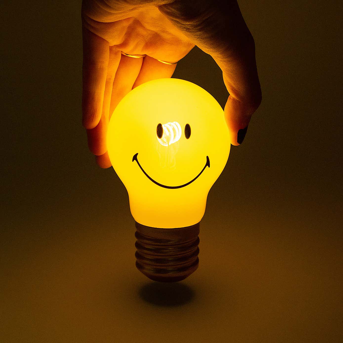 Cordless Rechargeable Smiley Lightbulb Shaped Night Light