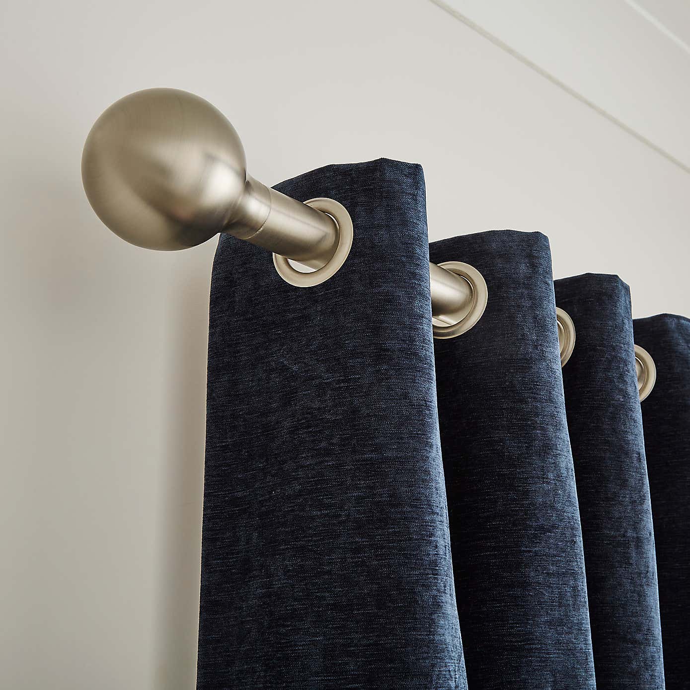 Contemporary Ball Fixed Metal Curtain Pole with Rings