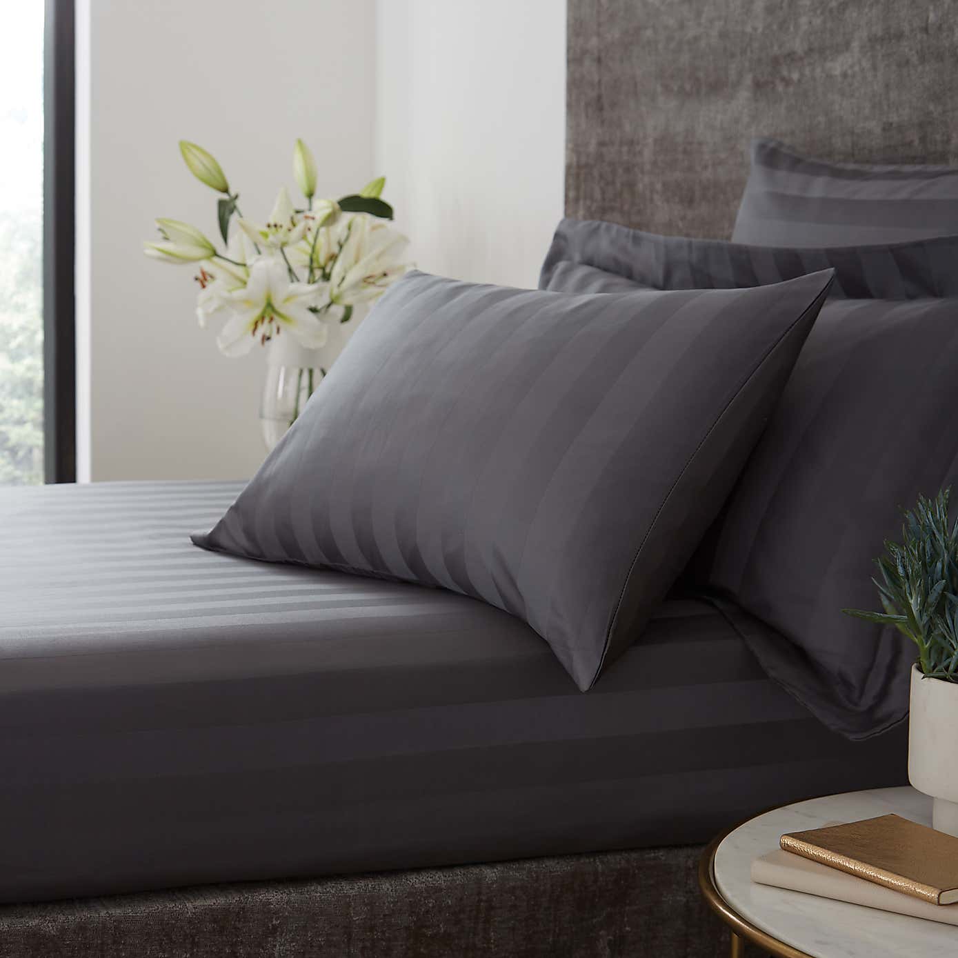 Hotel 230 Thread Count Stripe Fitted Sheet